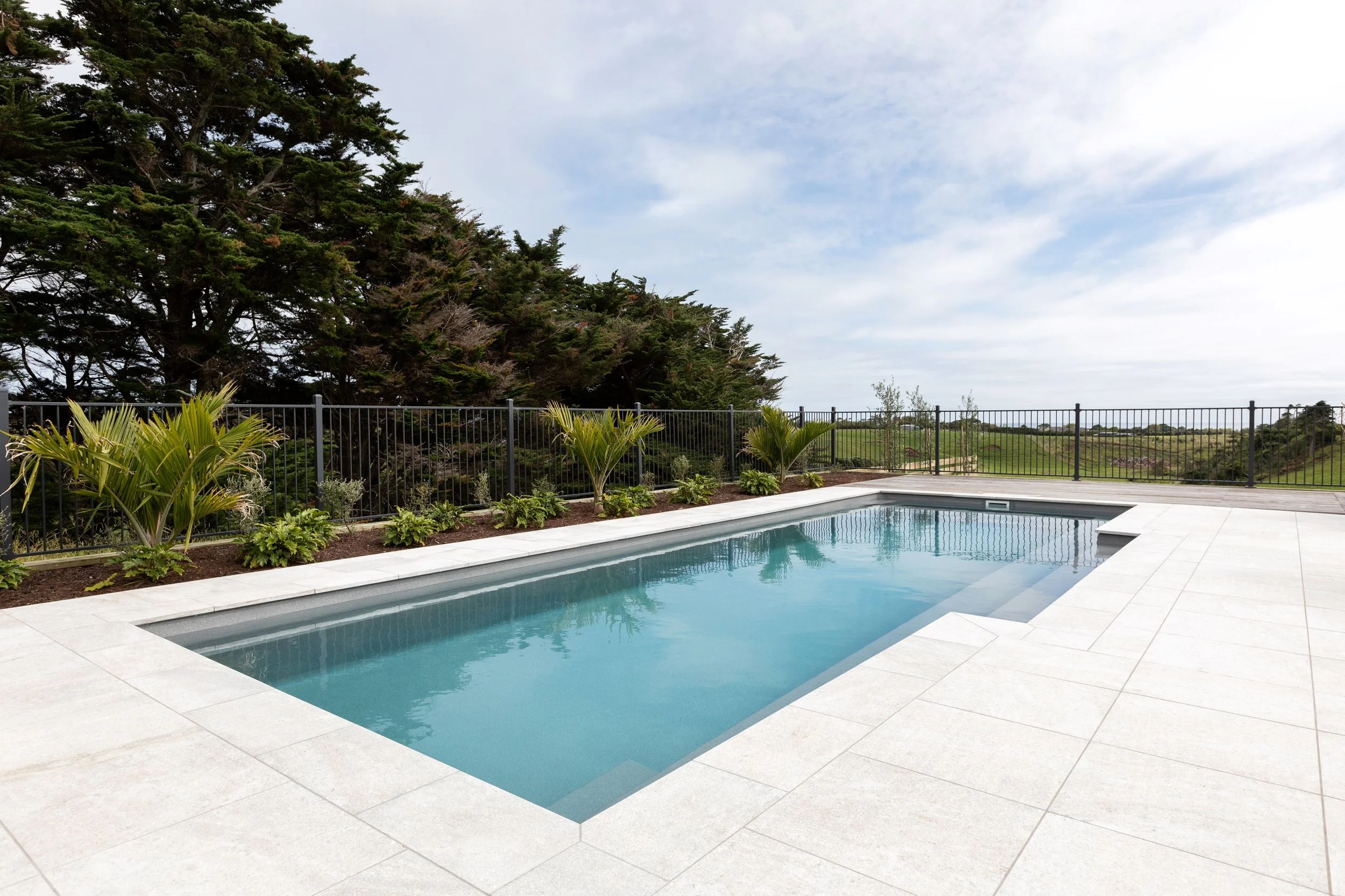 White Quartzite 600 x 350mm Dropface with 6 x 6 Paving (Copy) (Copy) (Copy) (Copy)