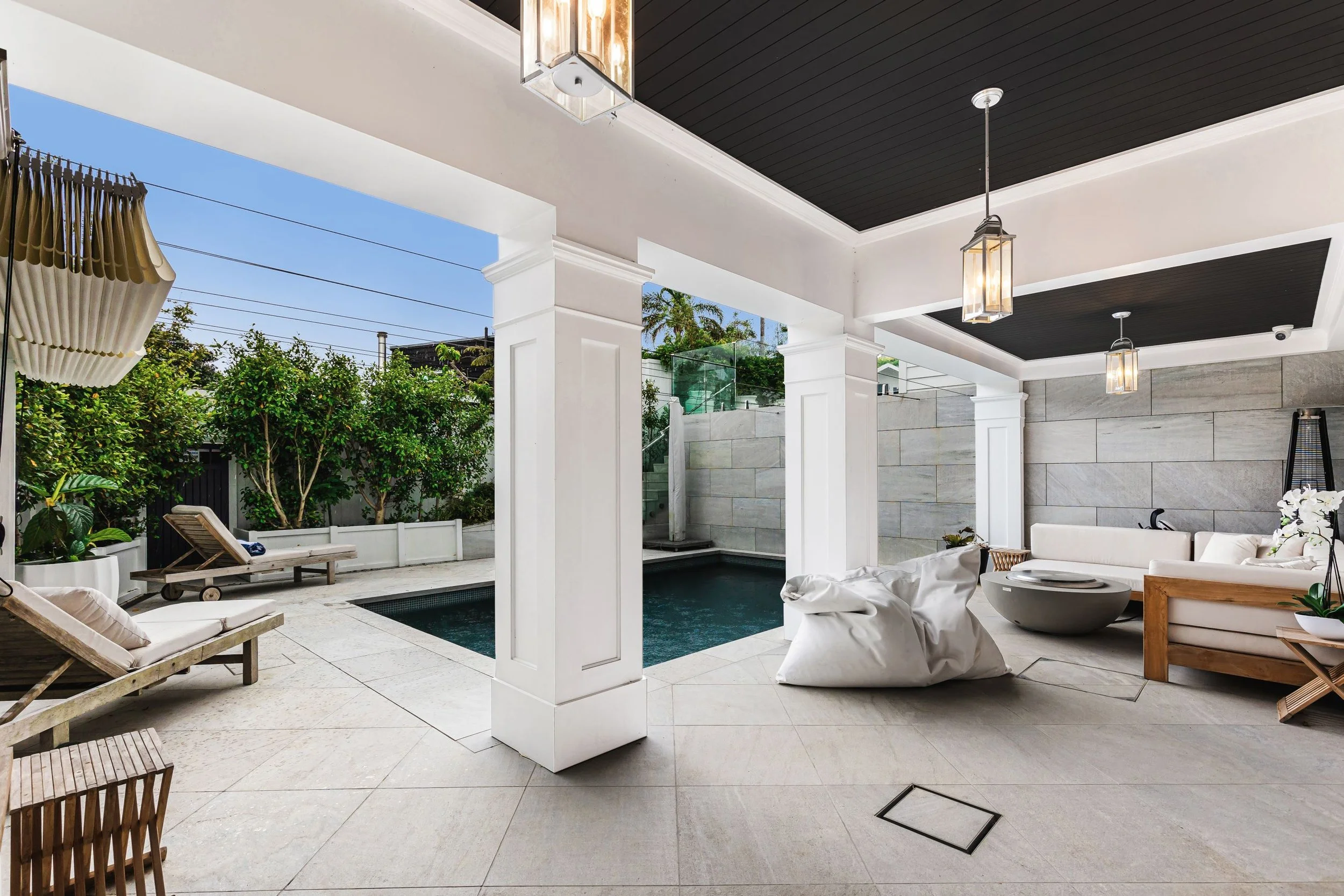 White Quartzite 600 x 350mm Dropface with 6 x 6 Paving (Copy) (Copy) (Copy) (Copy)