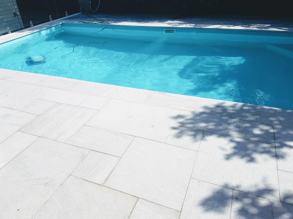 White Quartzite Square Edge Coping with French Pattern Paving (Copy) (Copy) (Copy) (Copy)