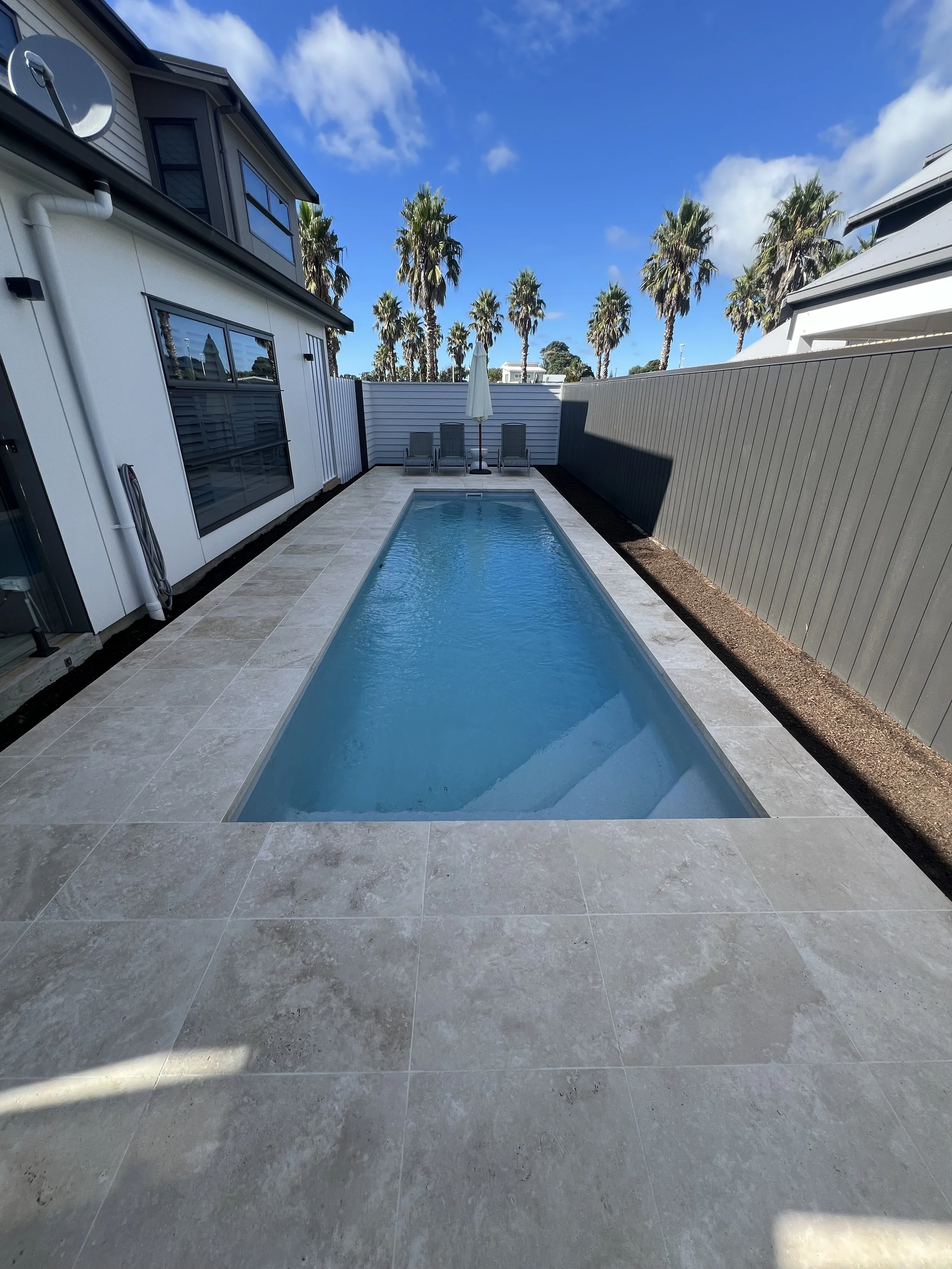 Classic Travertine with Dropface Coping and 610 x 406mm Paving