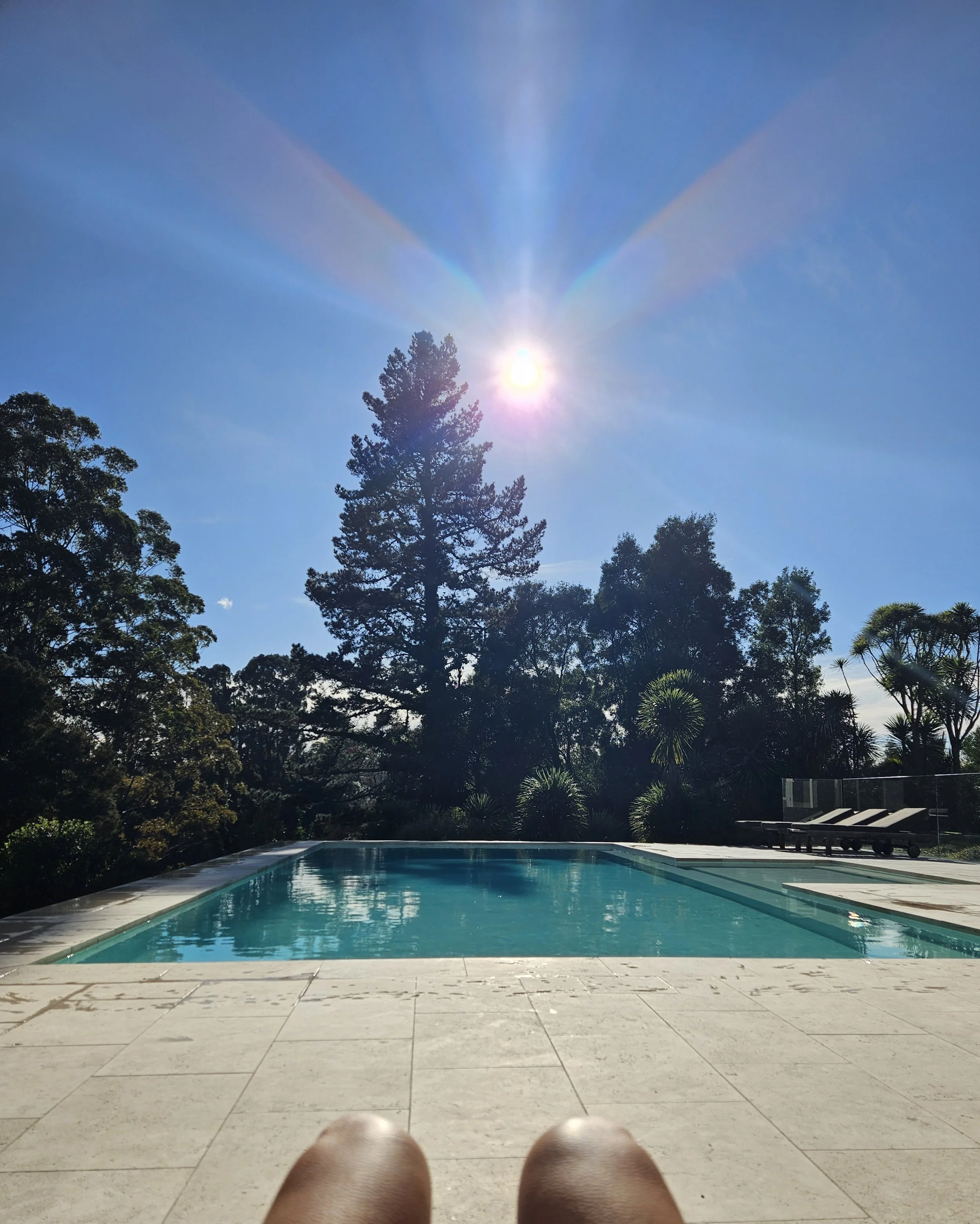 Classic Travertine with Dropface Coping and 610 x 406mm Paving