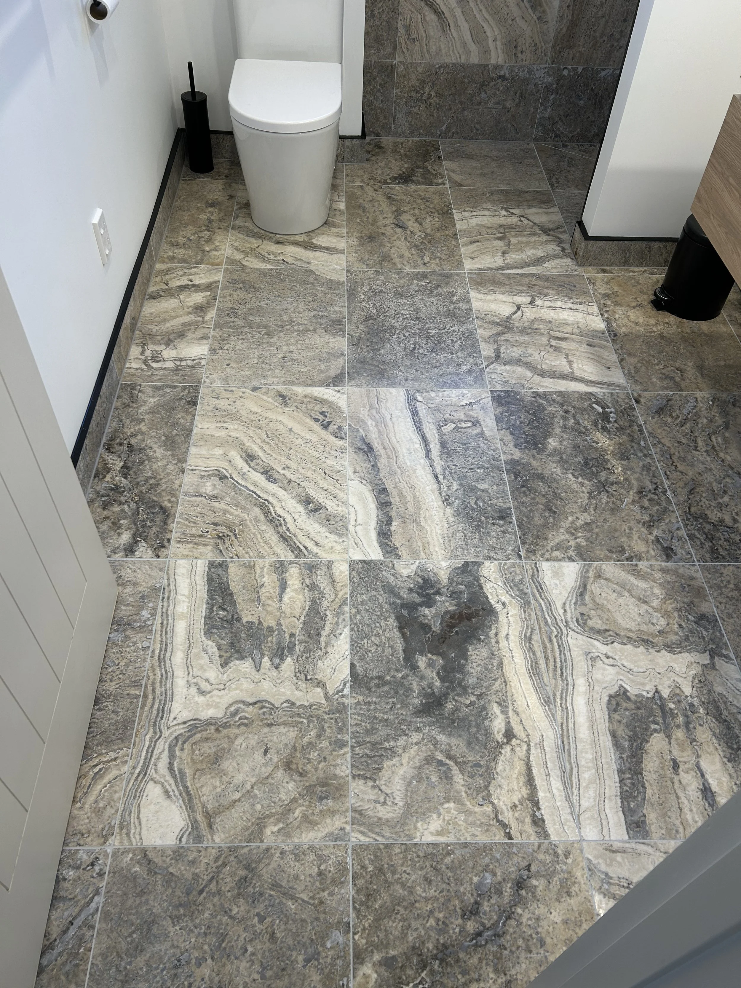 Silver Travertine Tiles 610 x 406mm