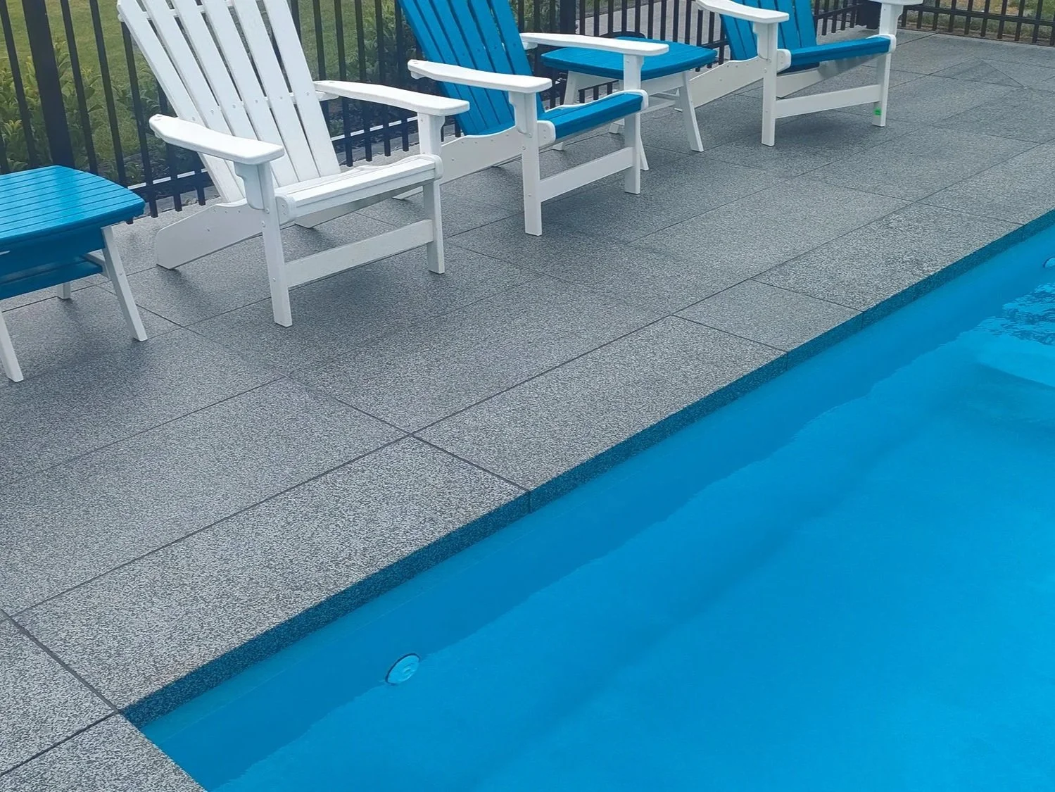 Black Granite 1m x 400 Dropface with 1m x 500 Paving
