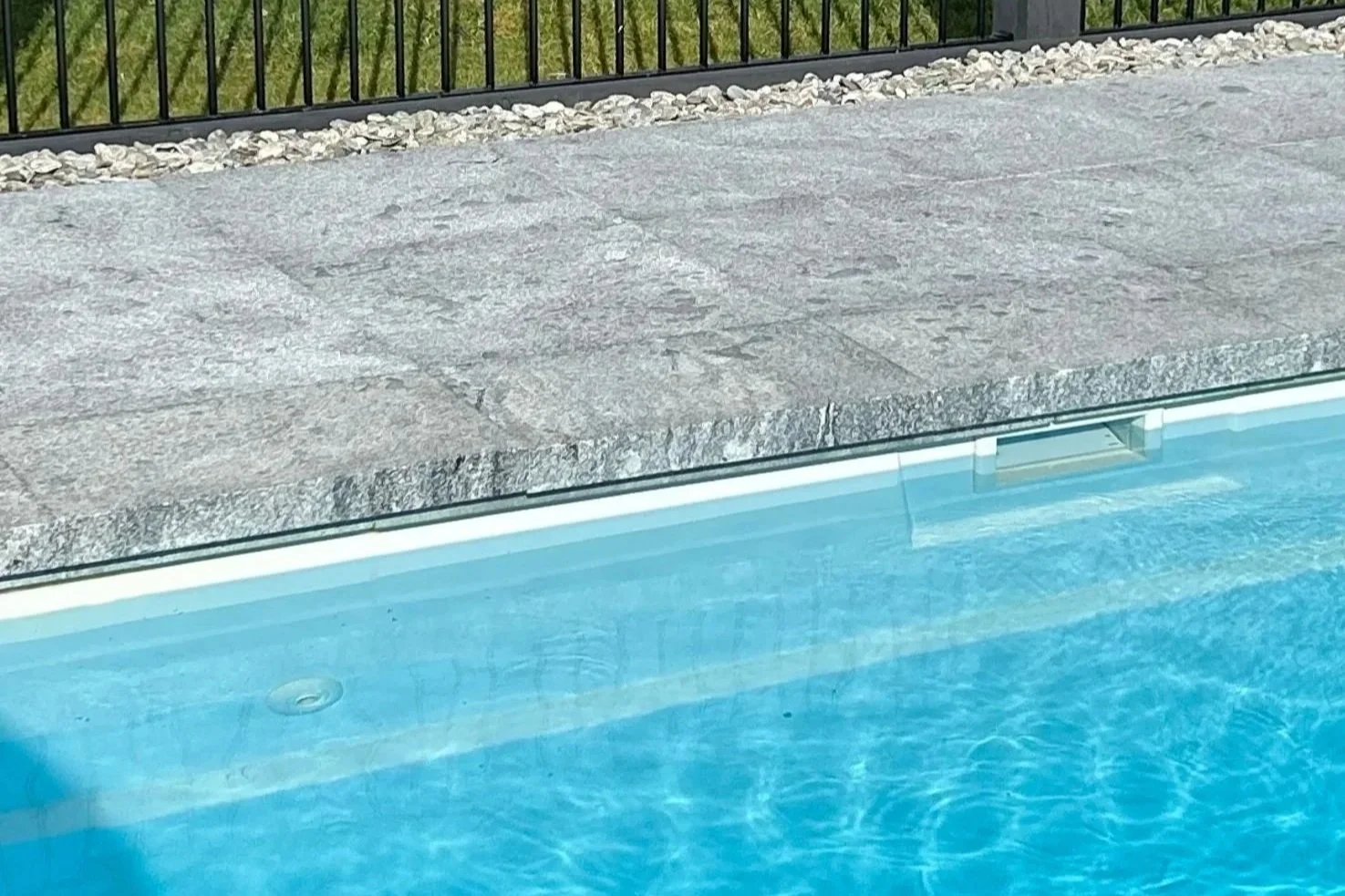 Aspen Granite Dropface Coping with 6x6 Paving (Copy)