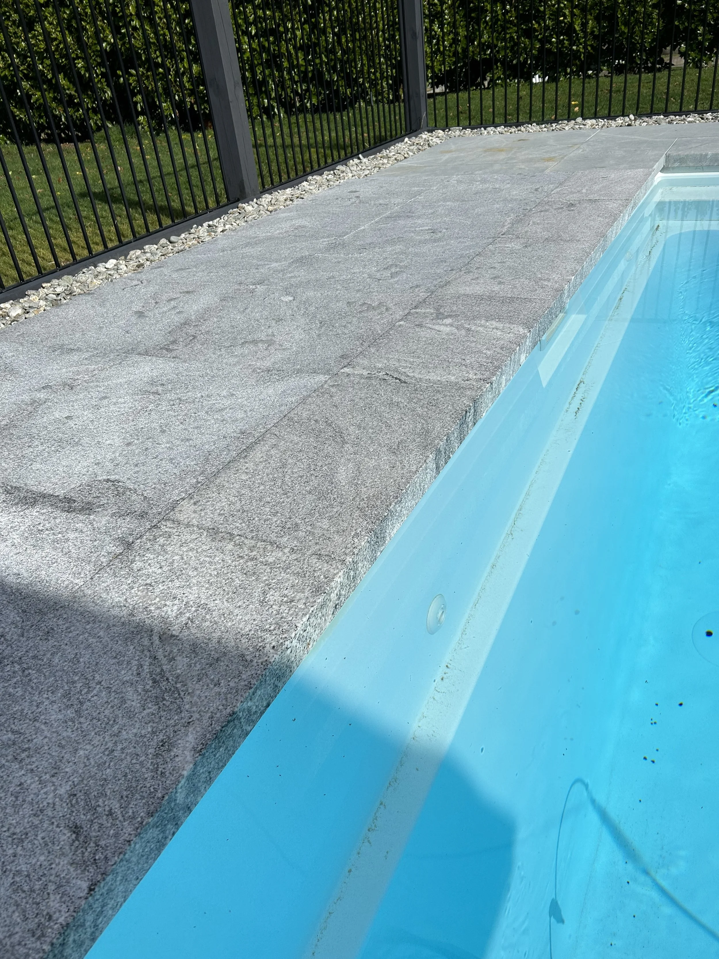 Aspen Granite Dropface Coping with 6x6 Paving (1).jpg