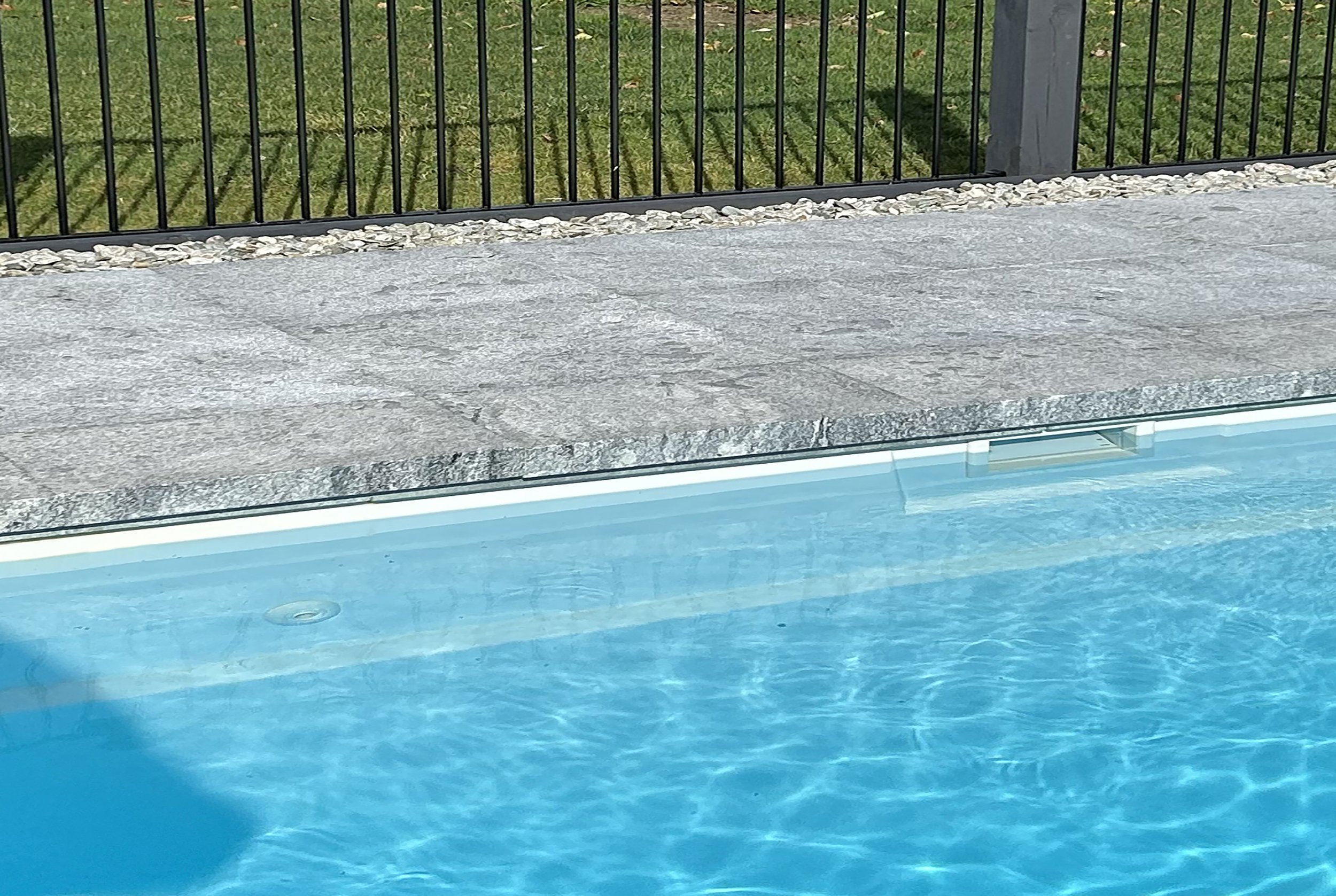 Aspen Granite Dropface Coping with 6x6 Paving