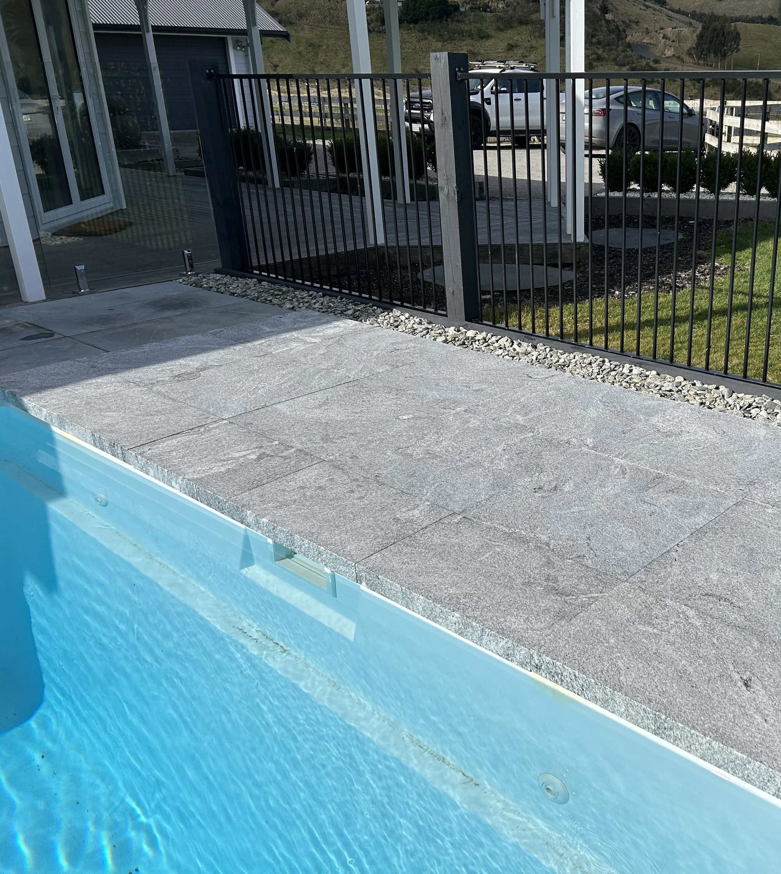Aspen Granite Dropface Coping with 6x6 Paving