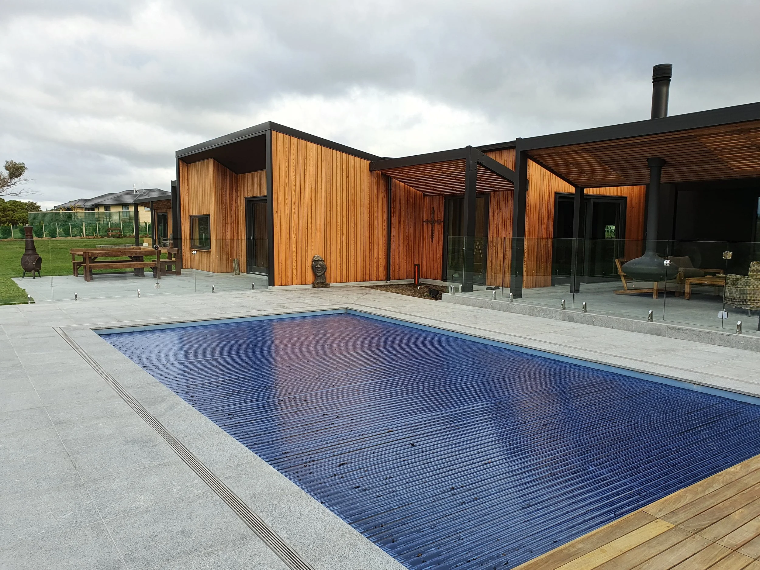 Grey Granite Dropface 600x350mm with 6x6 Paving