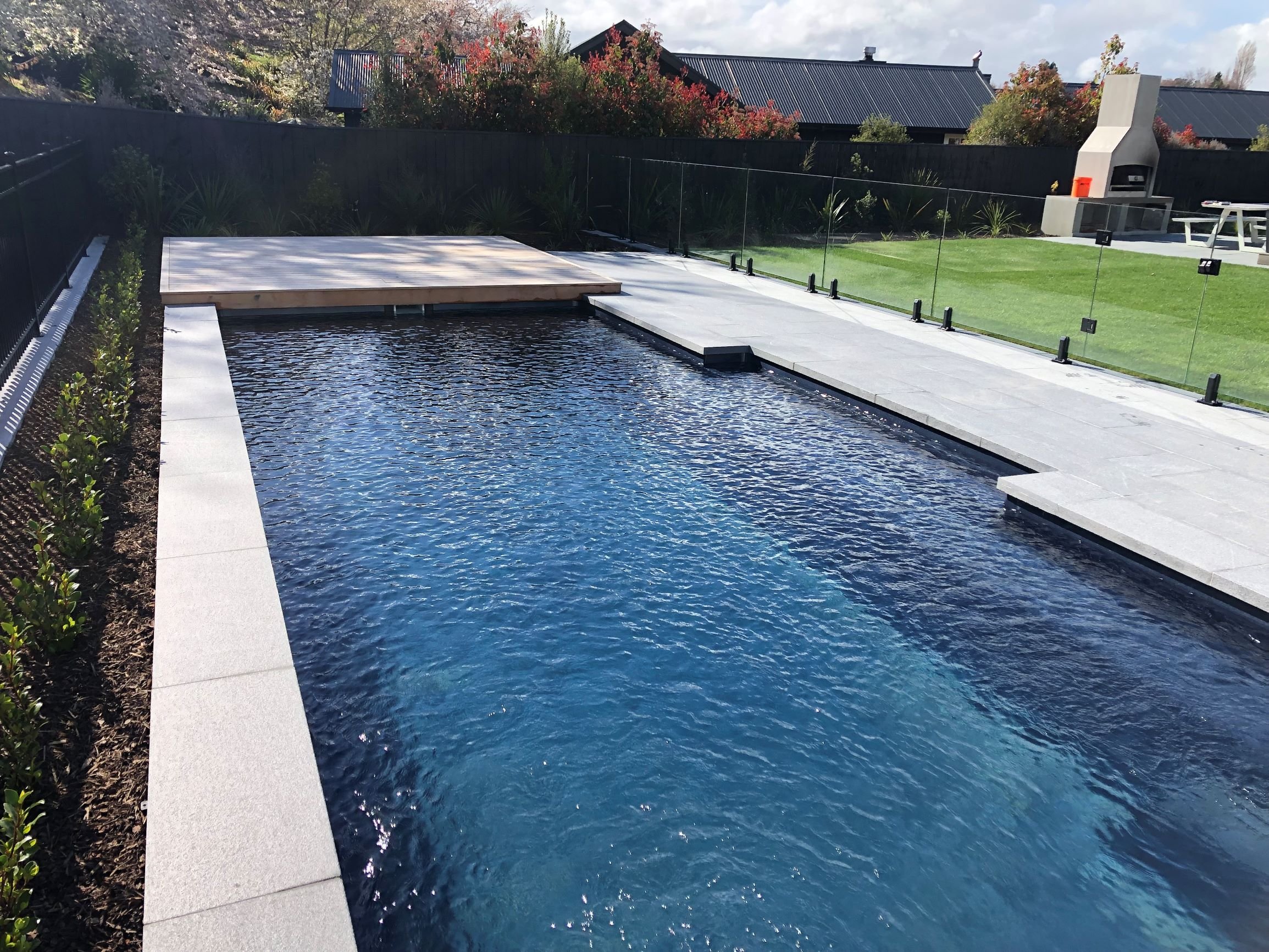 Grey Granite 1m Dropface with 1mx500mm Paving