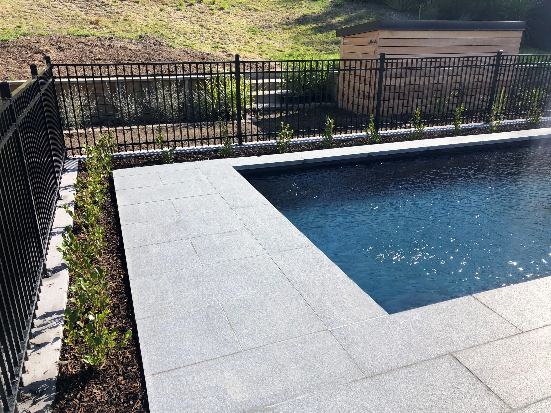 Grey Granite 1m Dropface with 1mx500mm Paving