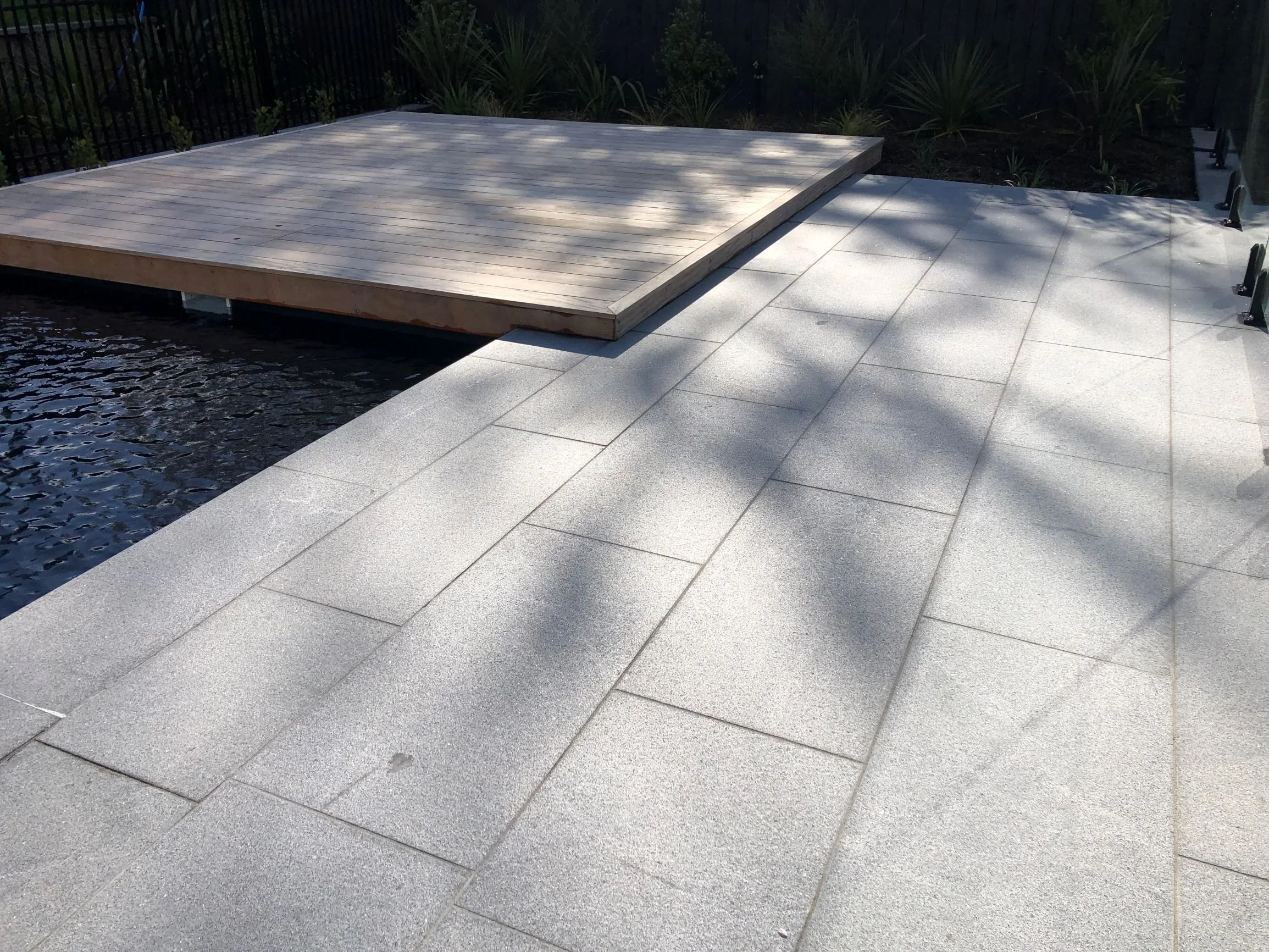 Grey Granite 1m Dropface with 1mx500mm Paving