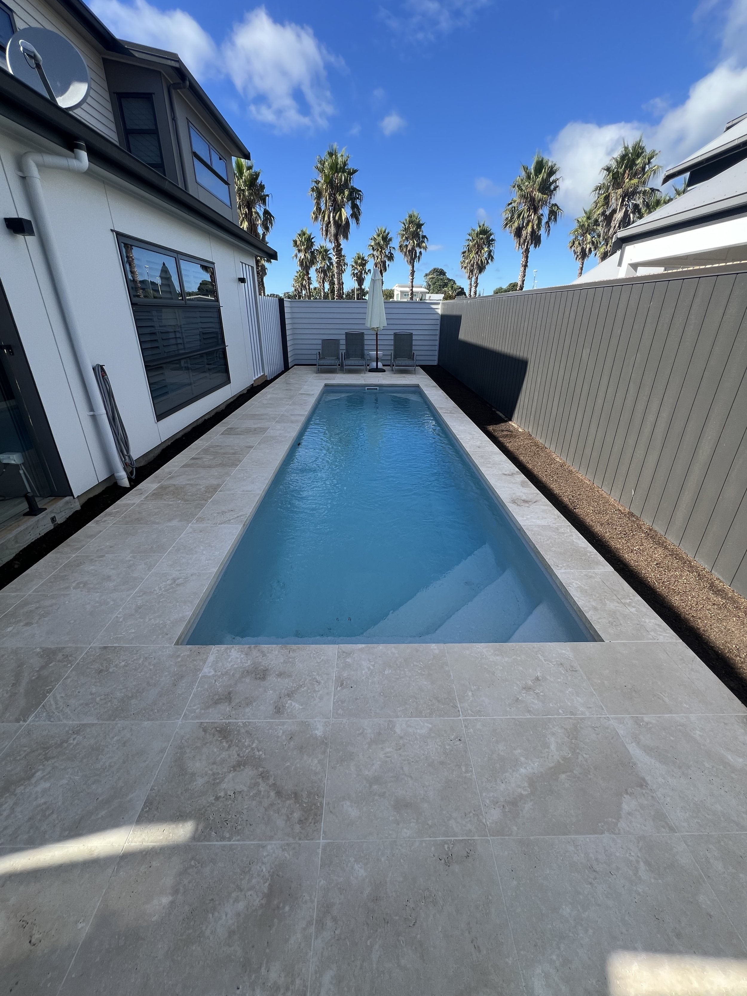 Classic Travertine with Dropface Coping and Paving