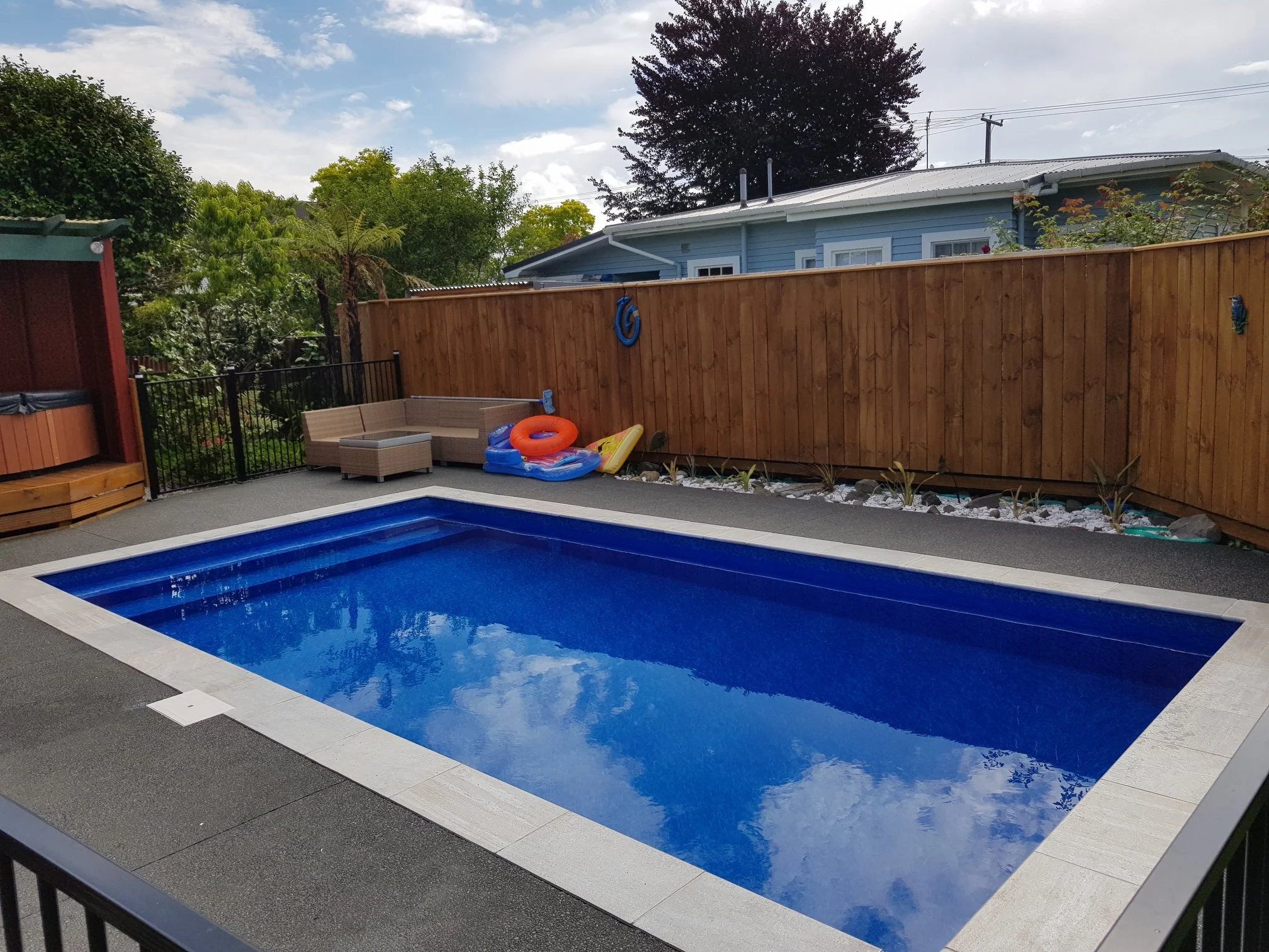 White Quartzite Bullnose.jpg