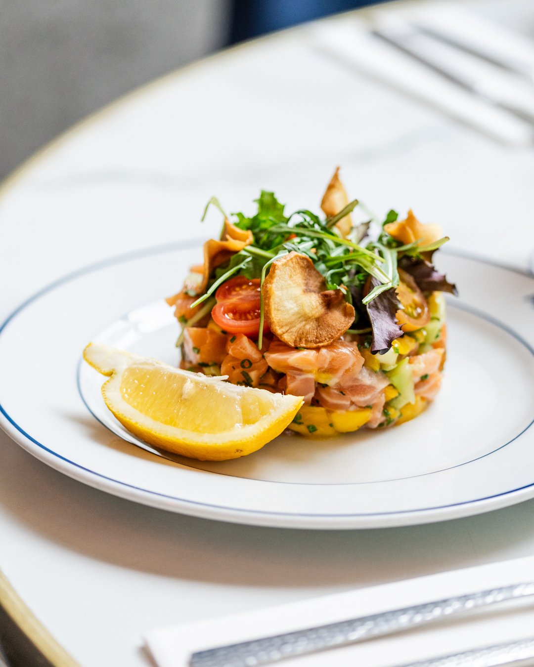 Maison Margaux service non stop breakfast, brunch, lunch (tartare, croque monsieur, pâtes)goûter, crêpes, gaufres, coffee shop, dîner, cocktails en terrasse à Nice dans un restaurant et brasserie parisienne