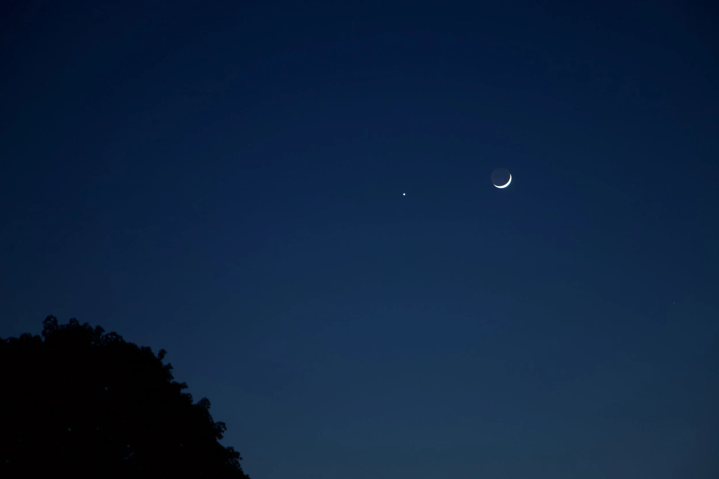It was actually CLEAR for once when I wanted to take photos of something in particular! First image is of the crescent moon and Venus, second is of crescent moon and Venus with Jupiter up higher. Third picture is a dork with Venus and the crescent mo