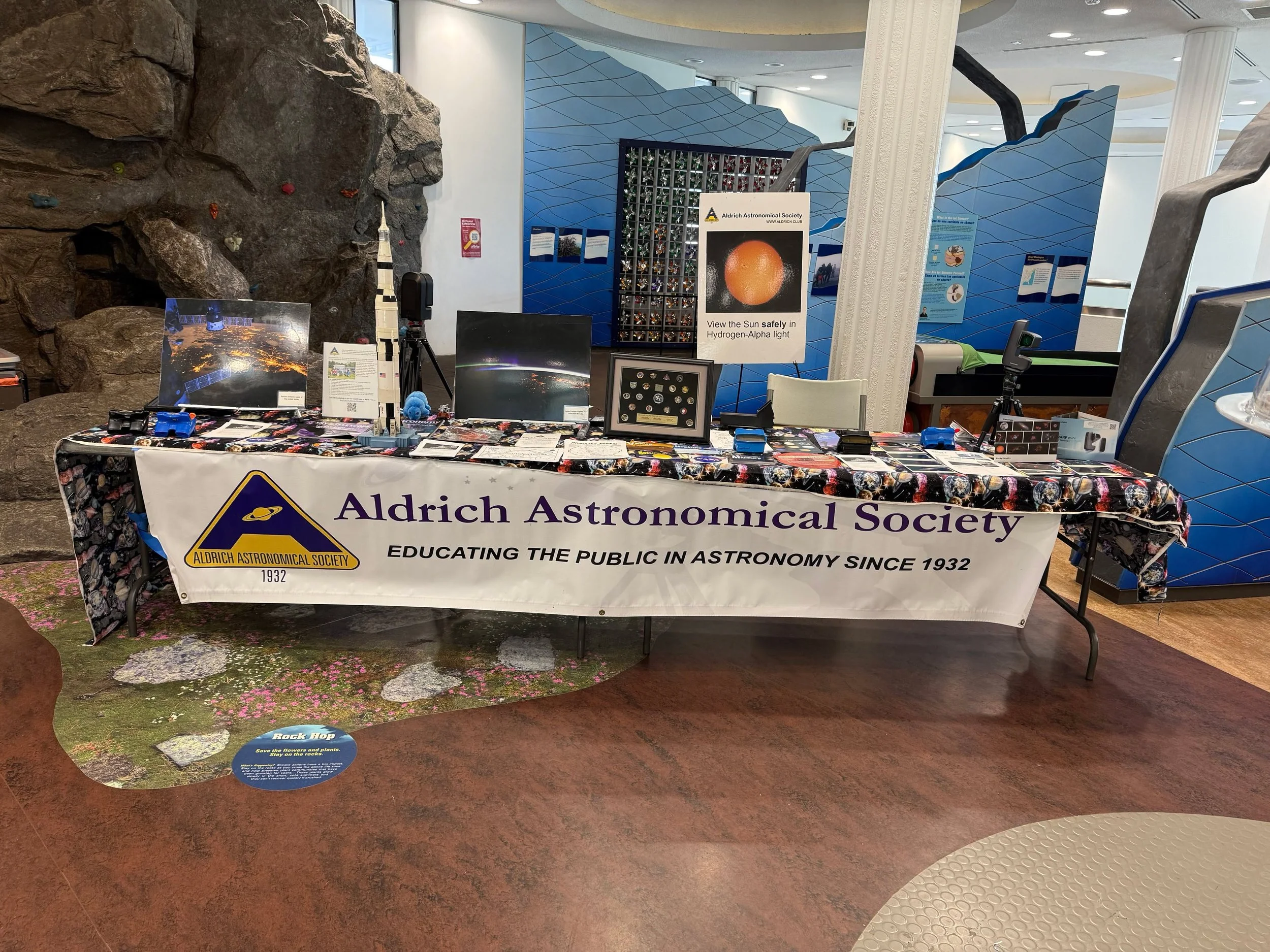 I had a FANTASTIC time tabling for @aldrichastronomical with Jim Zebrowski at the @ecotarium for their Rocket Day! So many great questions, and we got to show off our new Dwarf Mini from @dwarflab .