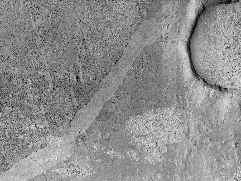 Greyscale image of surface of Mars taken by the HiRISE camera on the Mars Reconnaissance Orbiter