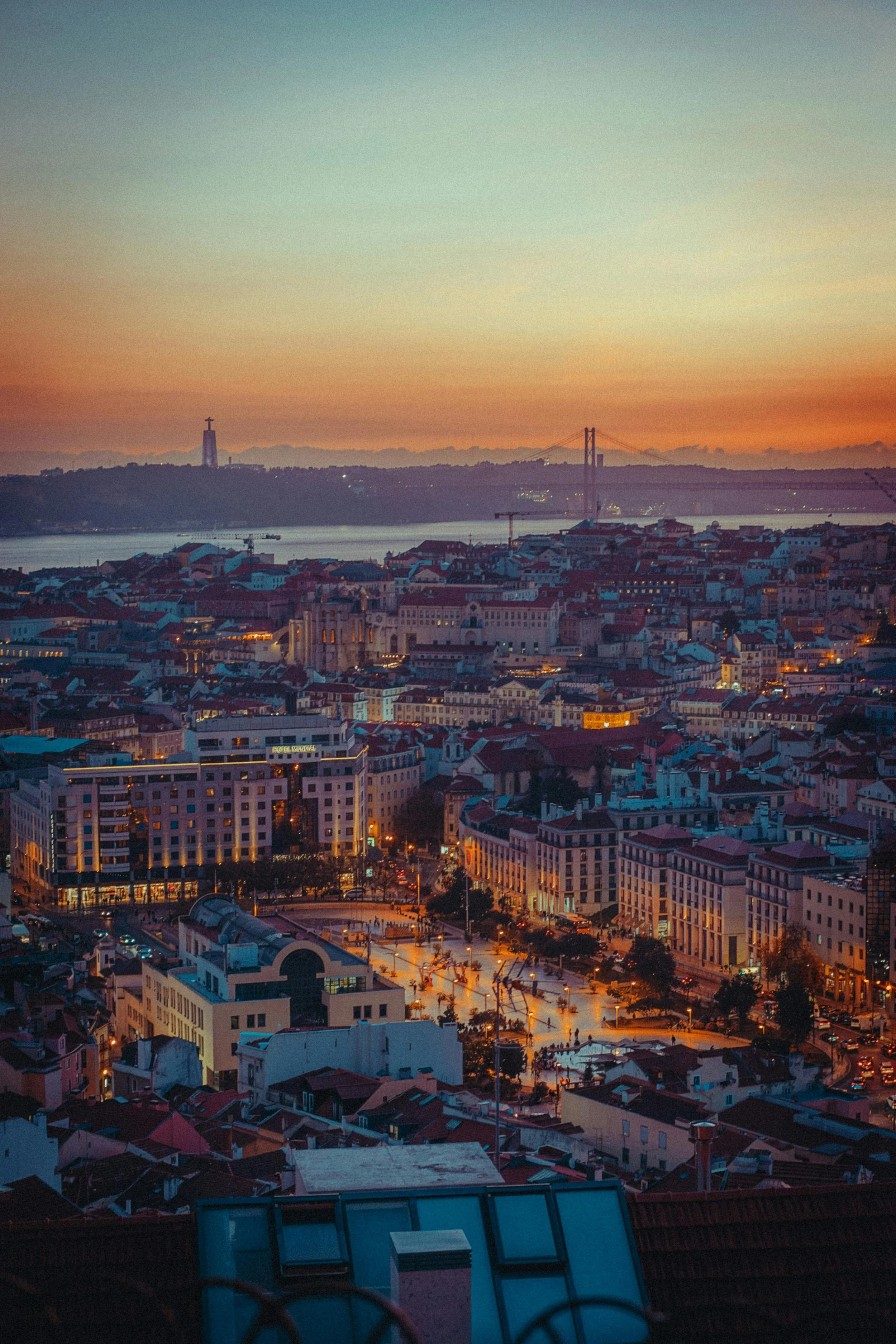 Dónde alojarse en Lisboa: mejores zonas según tu tipo de viaje (con pros y contras reales)