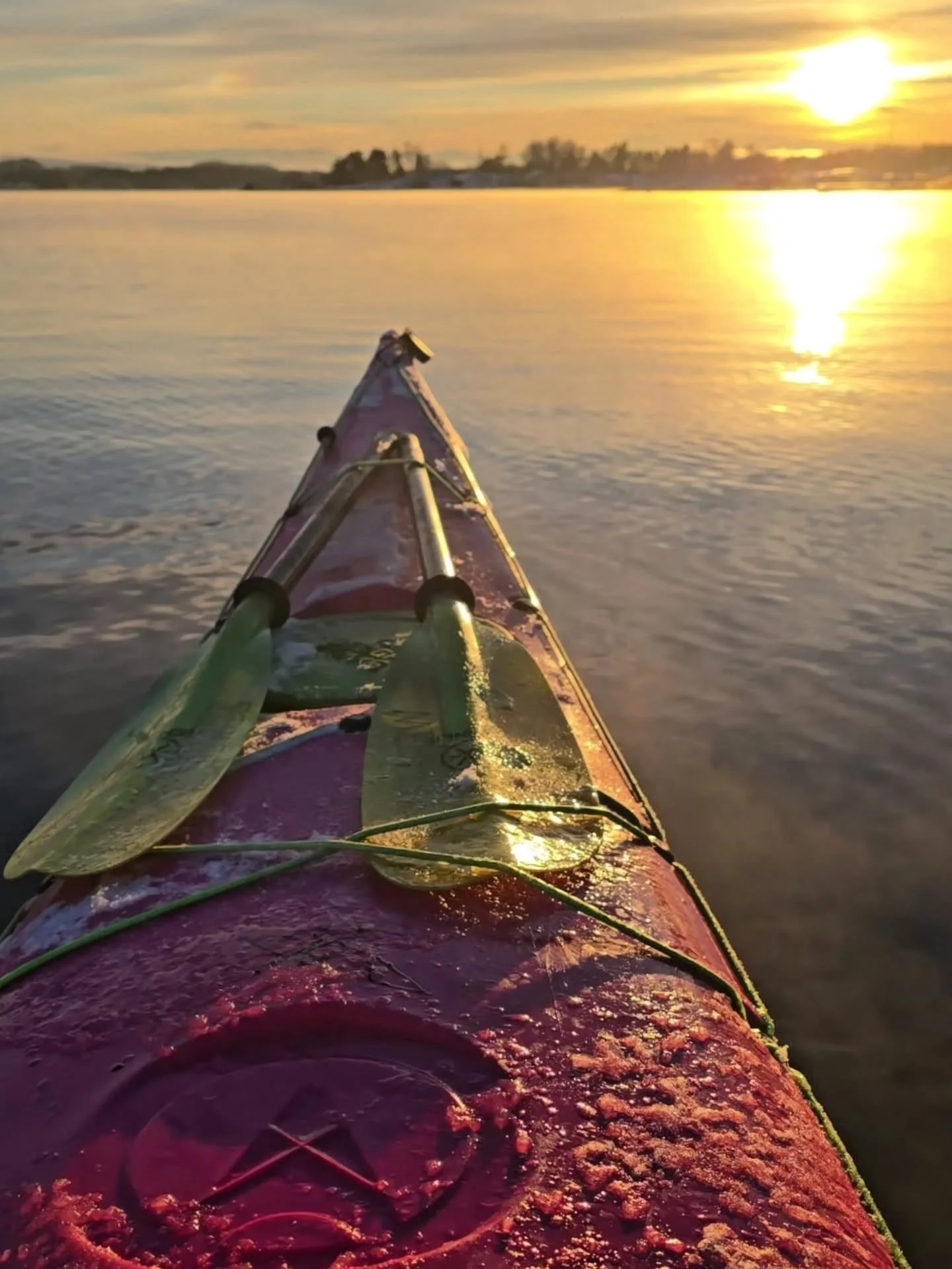 Lurer du ogs&aring; p&aring; om vinterpadling er noe for deg?? 
❄️❄️❄️❄️
Etter siste ukes tur fikk jeg et godt sp&oslash;rsm&aring;l - hva jeg tenker om velt 😱😱 ... n&aring;r det er frost i luften og kaldt i vannet.. 

Her er noen av mine tanker - 