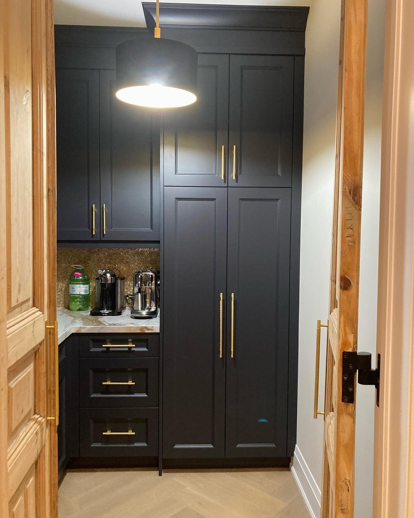 What do you think of this recently completed walk-in pantry? #customcabinets #millwork #design #kitchen #cabinetmaking #renovation