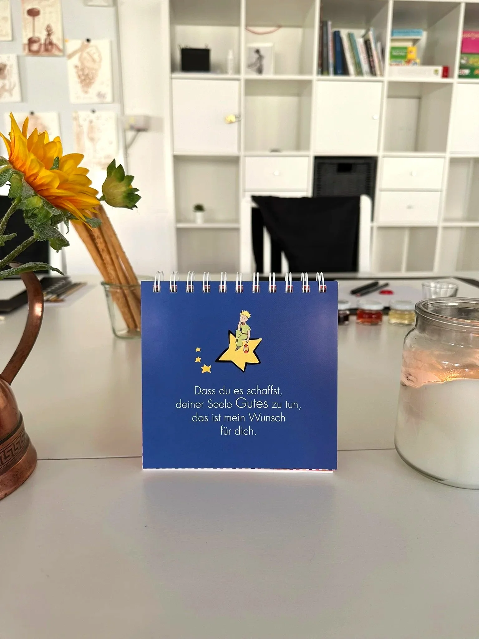 Inspiration im Kreativ Workshop: Malen mit Wein kombiniert mit Zitaten vom Kleinen Prinzen. Weinmalerei und Wine Painting