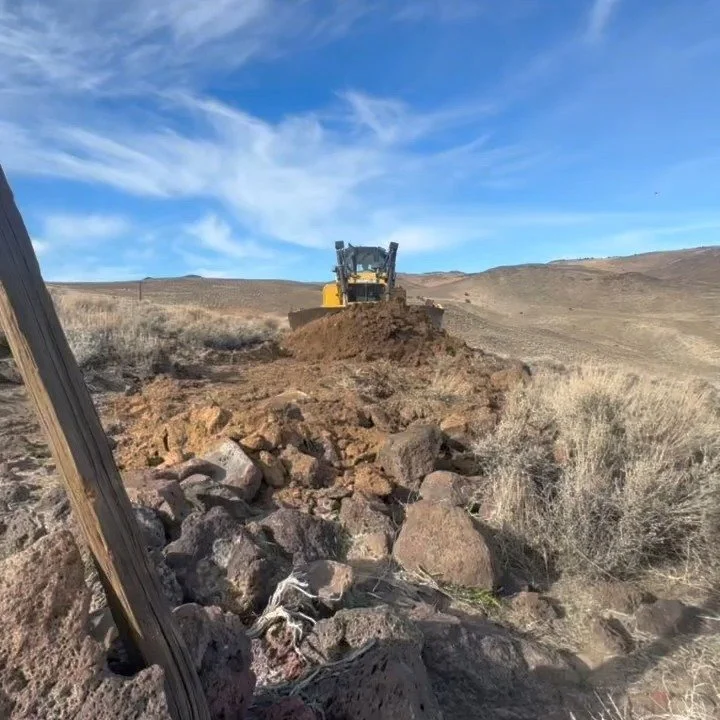 No shortcuts. Just iron, dirt, diesel and production.
Getting this road ready for the next phase.
#DirtAndDiesel #DozerWork #Earthmoving #NevadaContractor #SitePrep #EquipmentLife #GoldMining #GoldExploration