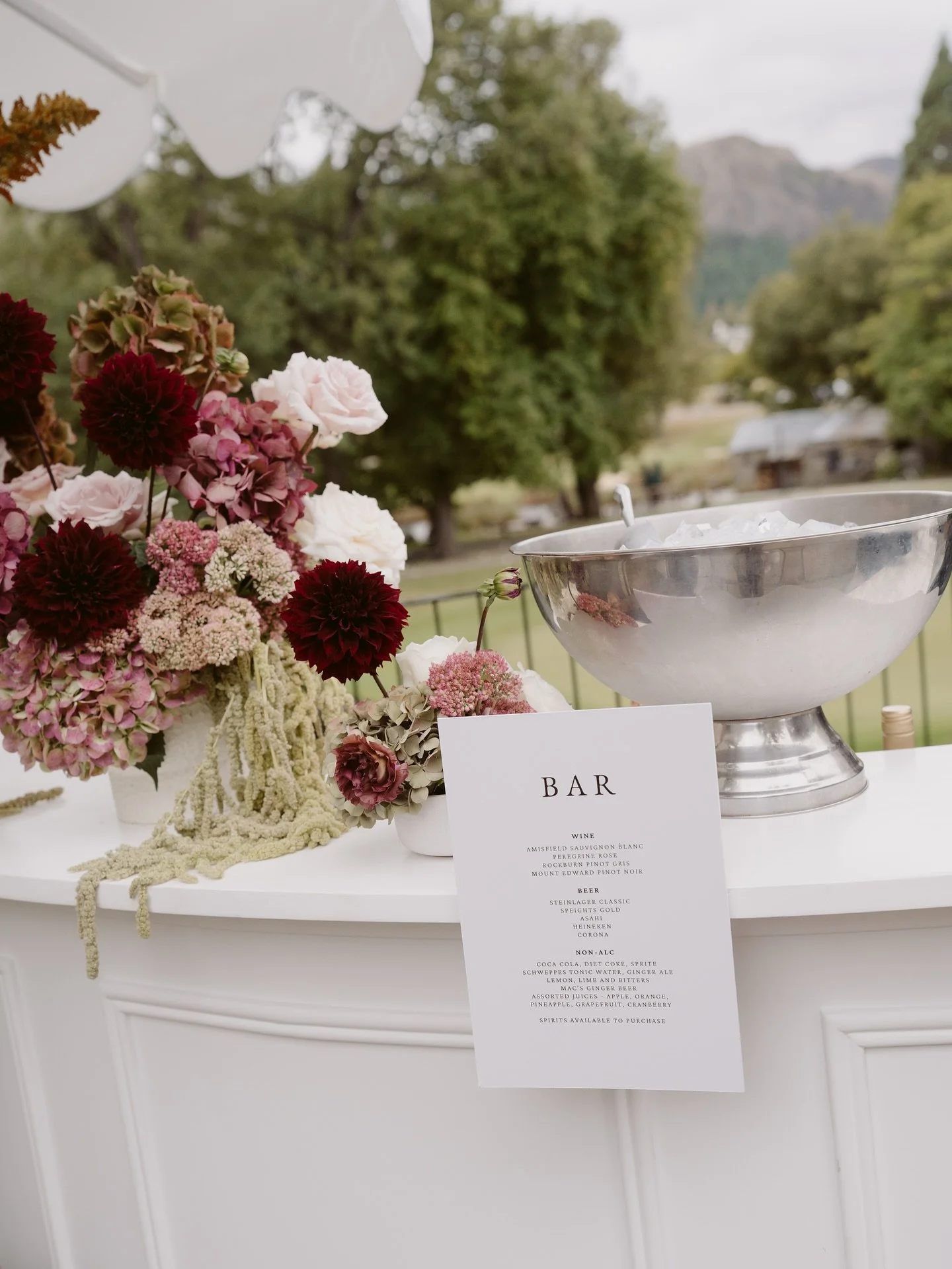 Moody tones meet modern sophistication. A truly personalised semi-custom suite for Jess &amp; Dylan, carefully curated alongside @alexandrakatecreative 💌

Photographer @katerobergephotography 
Styling &amp; Planning @alexandrakatecreative 
@jess_dal