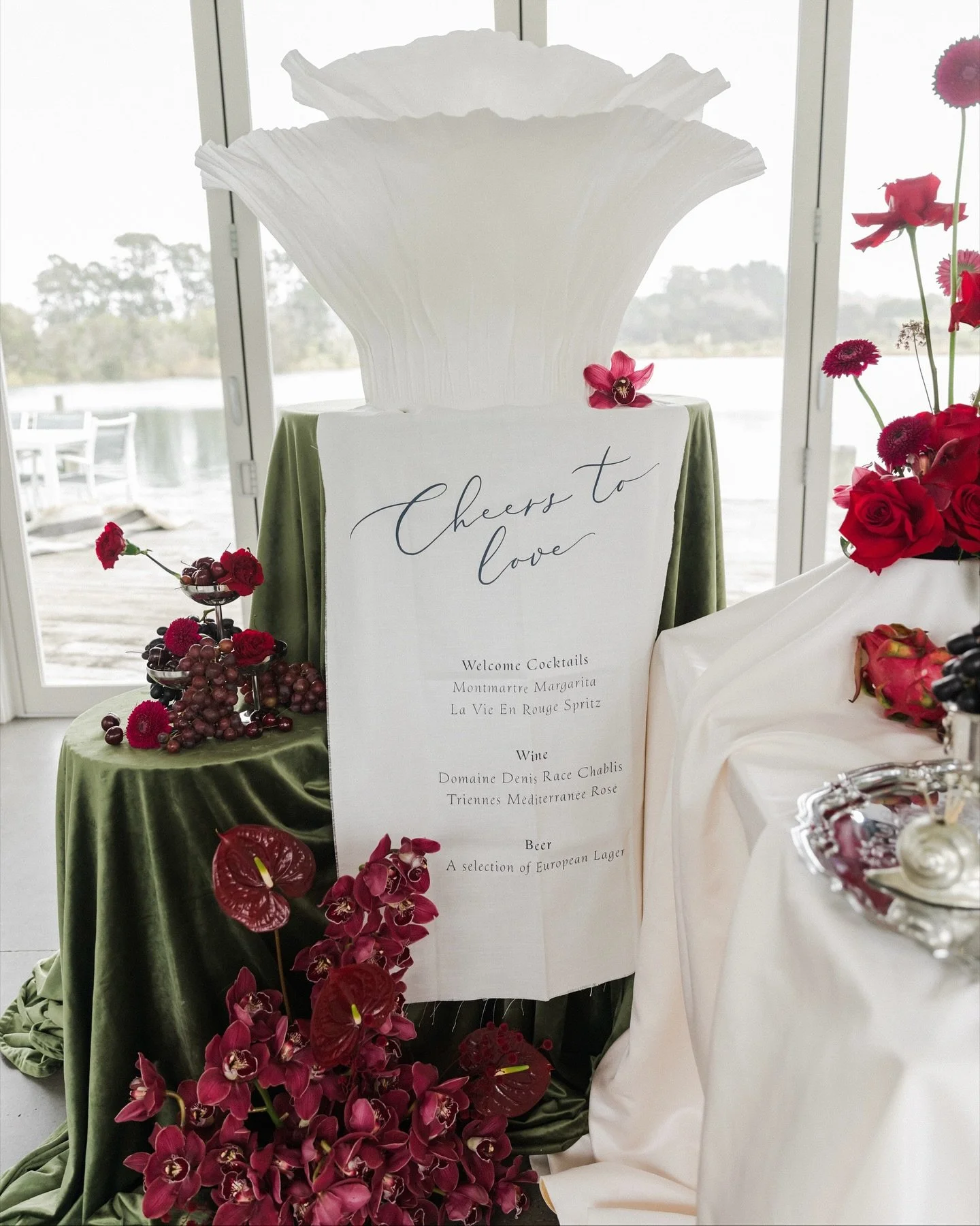 A few more of our favourite moments from this recent shoot🤍 Featuring our &lsquo;Roma&rsquo; Bar Sign on our Cotton-Linen Blend

Photographer @lydiarachelphoto
Venue @boathouserow
Planning &amp; Styling @withlove.weddingsandevents
Florals @rubylou.f