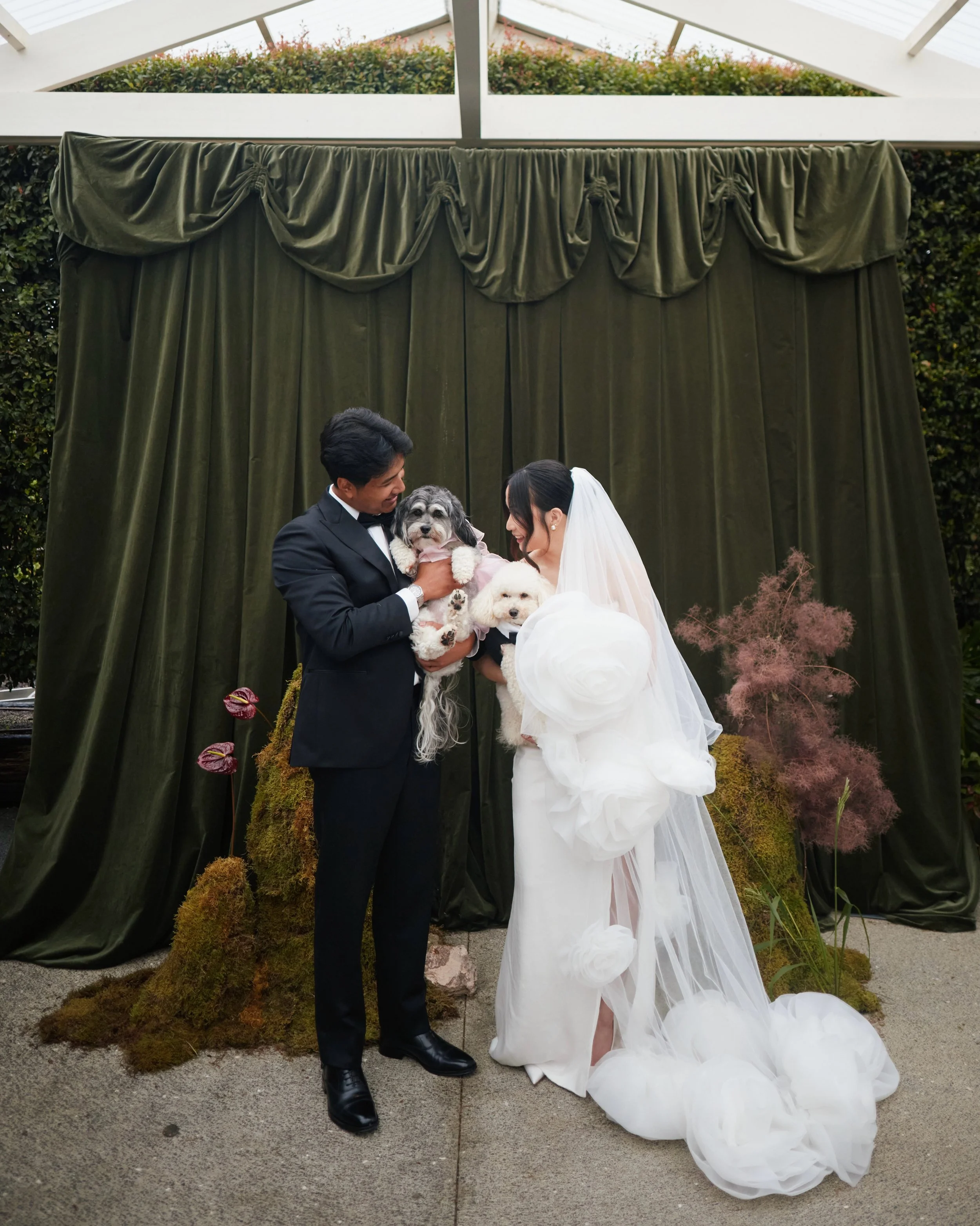 Audrey &amp; Rino // An intimate celebration overlooking the vines at @mudbrick_nz, featuring sculptural florals and a fully bespoke stationery suite in rich burgundy tones.

Photographer @jonnyscottphoto
Stylist @vnillaevents 
Florals @willowandsage