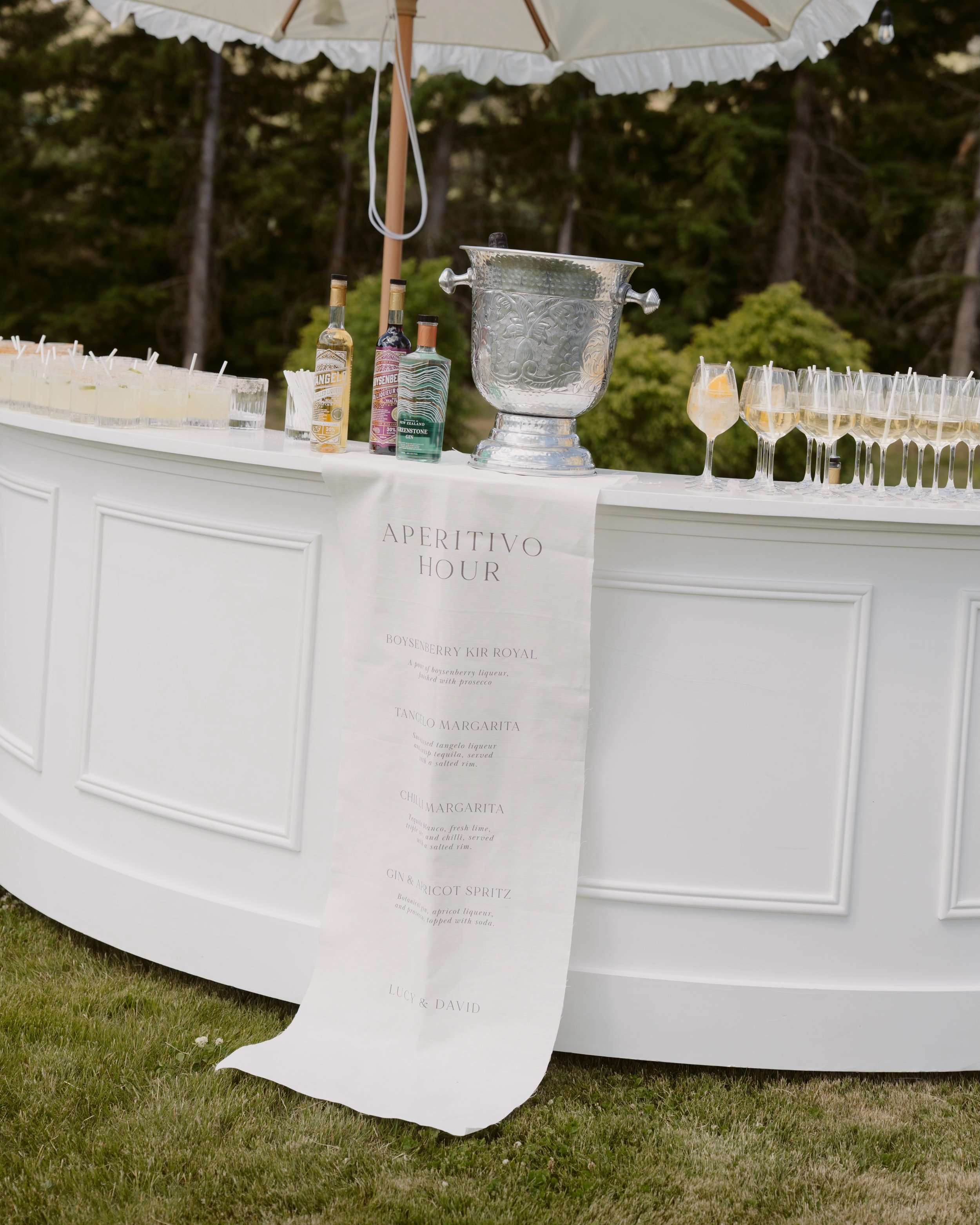 Lucy &amp; David Pt. 2 THE COCKTAIL HOUR // A perfect blend of heartfelt moments, an unforgettable atmosphere, and one hell of a party. 

Featuring our &lsquo;Tuscany&rsquo; fabric bar sign, effortlessly draped over the outdoor cocktail hour bar.

Ca