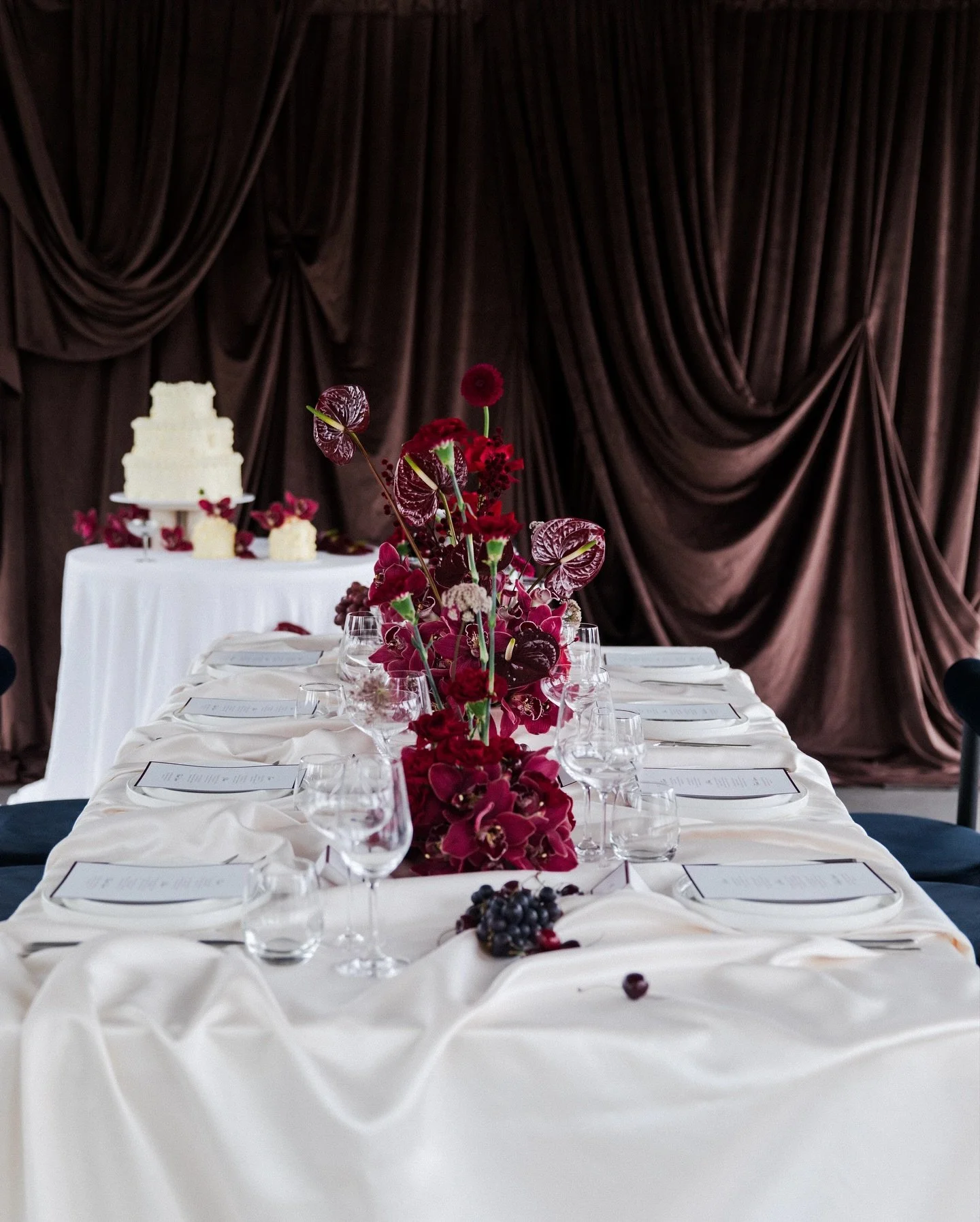 Divine chocolate draping and moody, rich reds. A vision we just can&rsquo;t stop thinking about! 

Photographer @lydiarachelphoto
Venue @boathouserow
Planning &amp; Styling @withlove.weddingsandevents
Florals @rubylou.floraldesign
Hair &amp; Makeup @
