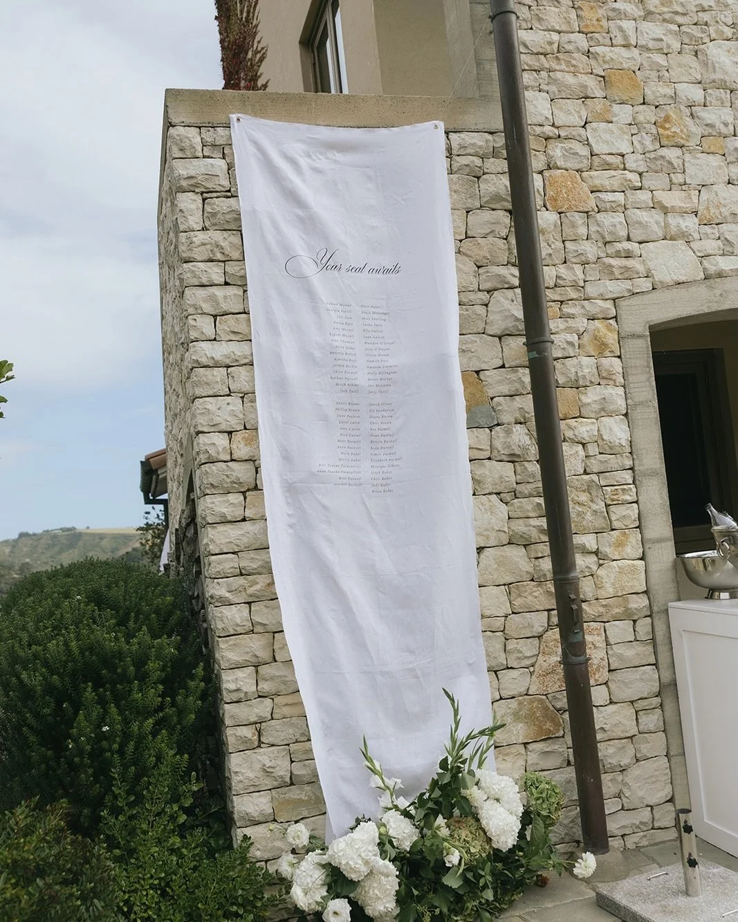 The art of the considered detail. A beautifully draped seating chart, designed to ease the transition from cocktail hour to dinner.

Shown here is Nathan &amp; Chloe&rsquo;s gorgeous 900mm x 3000mm bespoke fabric seating chart.

Photographer @_skyeca