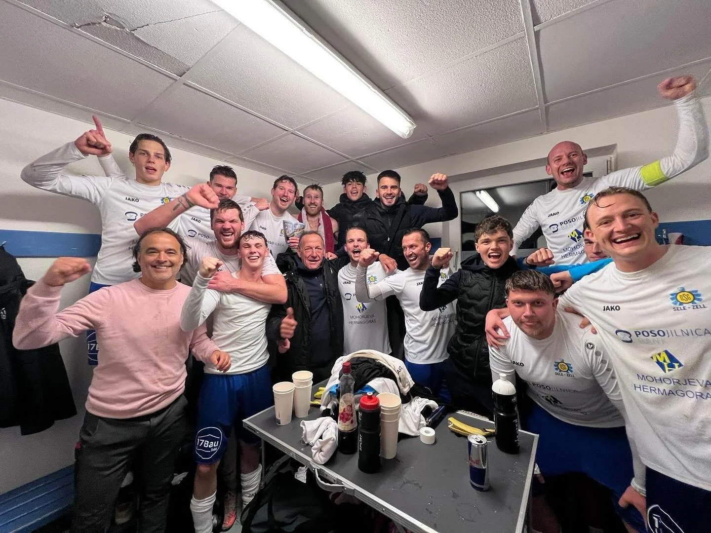 Zaslužena zmaga na tujem! Ein hochverdienter Auswärtssieg!
+ 3 PIKE 🔥🔥🔥
SŠZ - Slovenska športna zveza / Slowenischer Sportverband
Mohorjeva Hermagoras
Posojilnica Bank
DSG Sele Zell