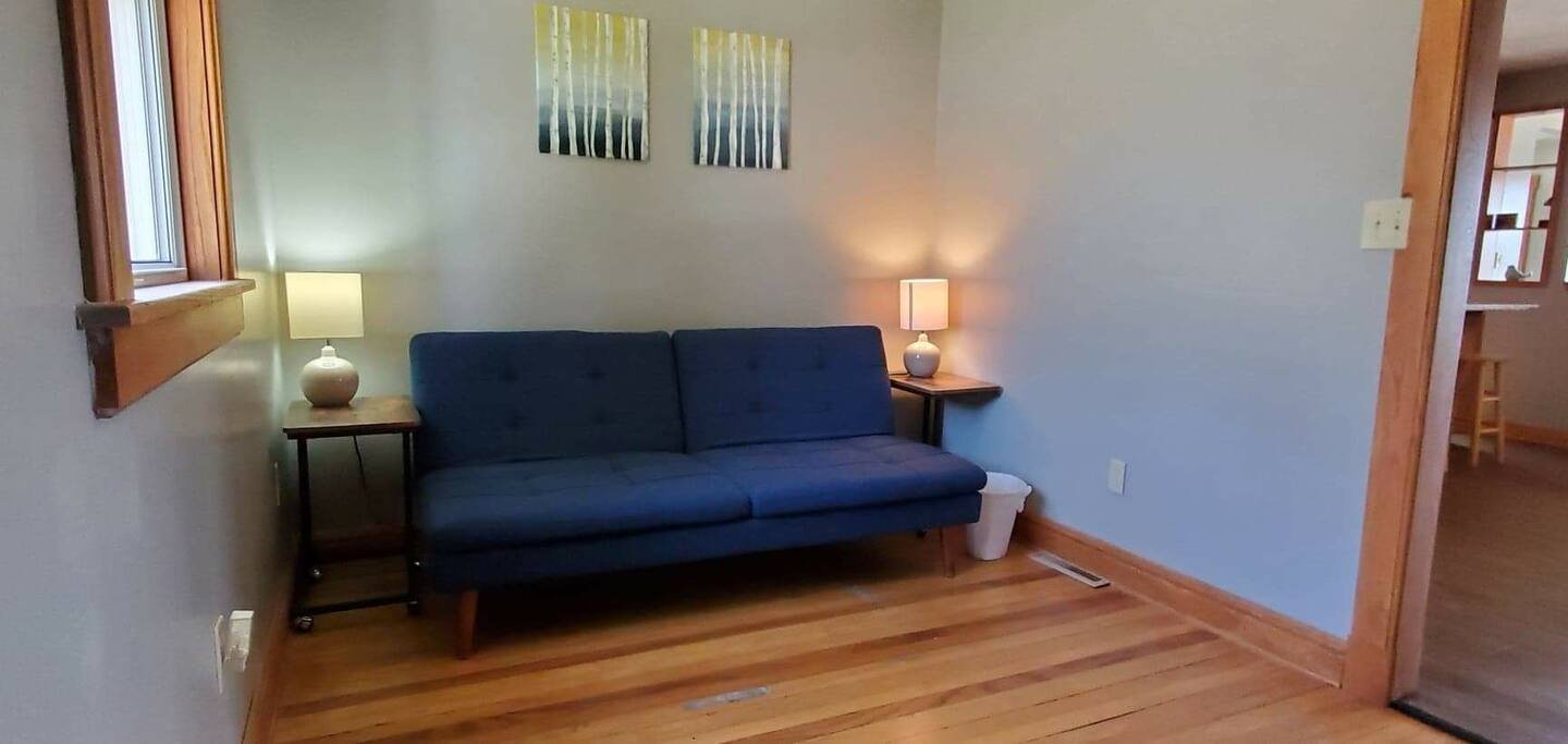 Pull-out futon can be used for sleeping