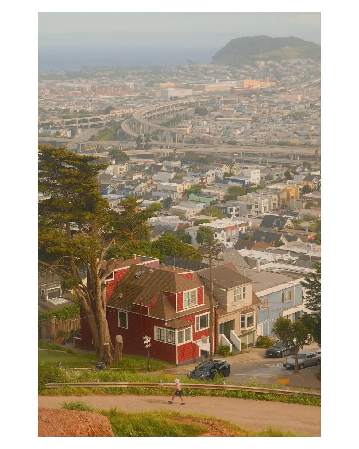 Bernal hikes#sanfranciscophotography #sfphotography #bernalheights #x100v #fujifilmshooters (1).jpg