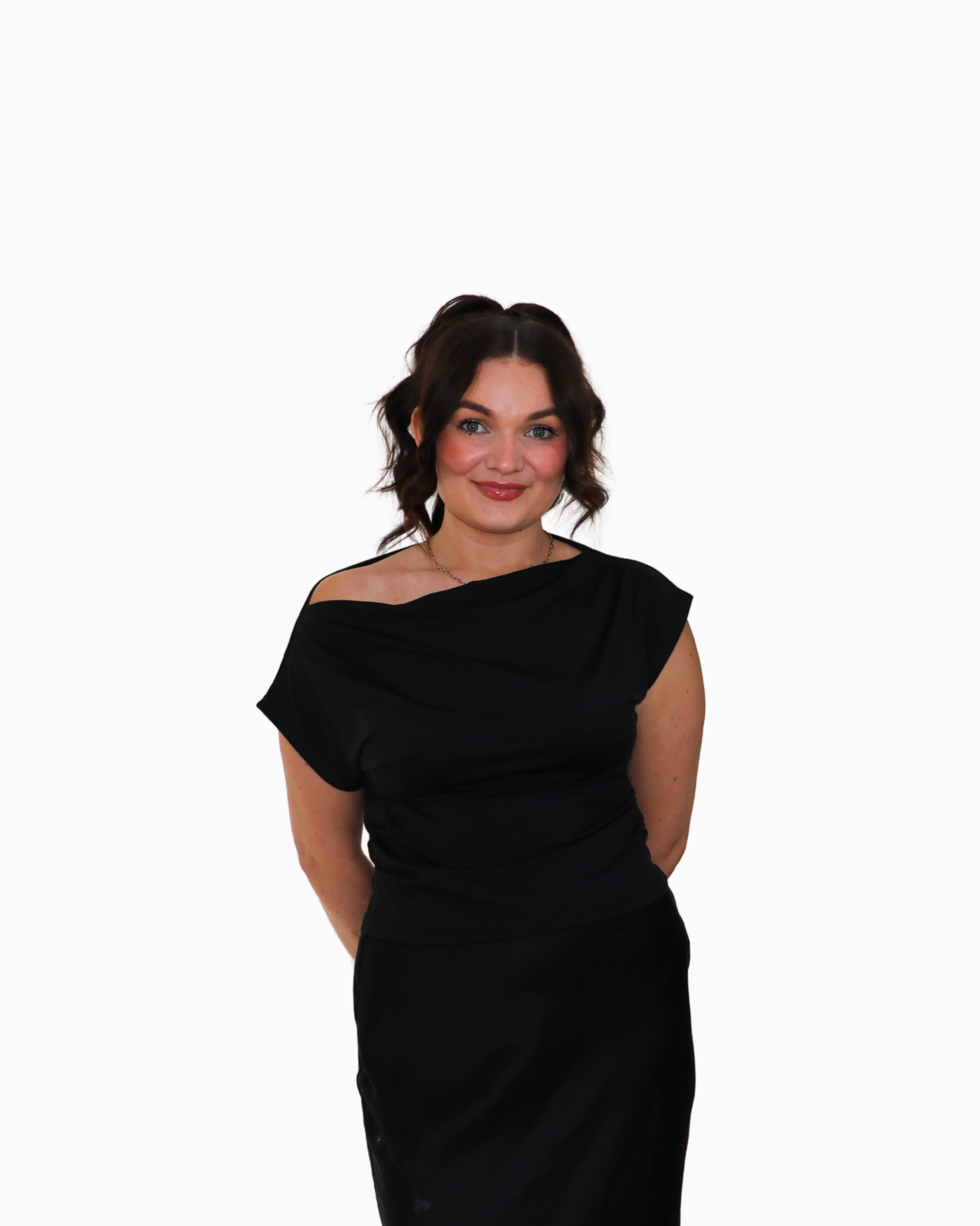 Black background with white intertwined initials 'SL' in a stylized font.