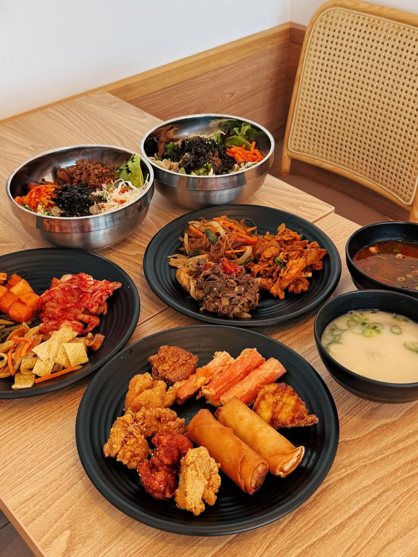 AYCE Korean Buffet Lunch for just $19.90 🤩
Fill your bowl, grab some chicken, banchan &amp; some soup on the side 🍗🍲

Pricing:
[Tues - Fri] Weekday Lunch $19.90
[Sat - Sun] Weekend Lunch $26.90
[Tues - Sun] Everday Dinner $26.90

📍Inala (BNE)
📍S