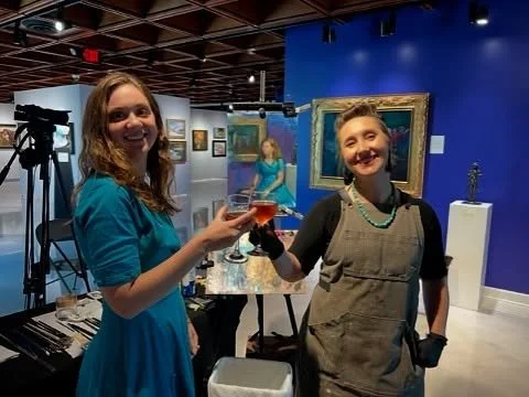 I got to model for @ezanzinger this Saturday at the @vefagallery - it was my first time modeling. Such a cool experience, would do it again! Elizabeth, I had a great time modeling for you, thanks for being such an accommodating artist 💚 💙@ezanzinge