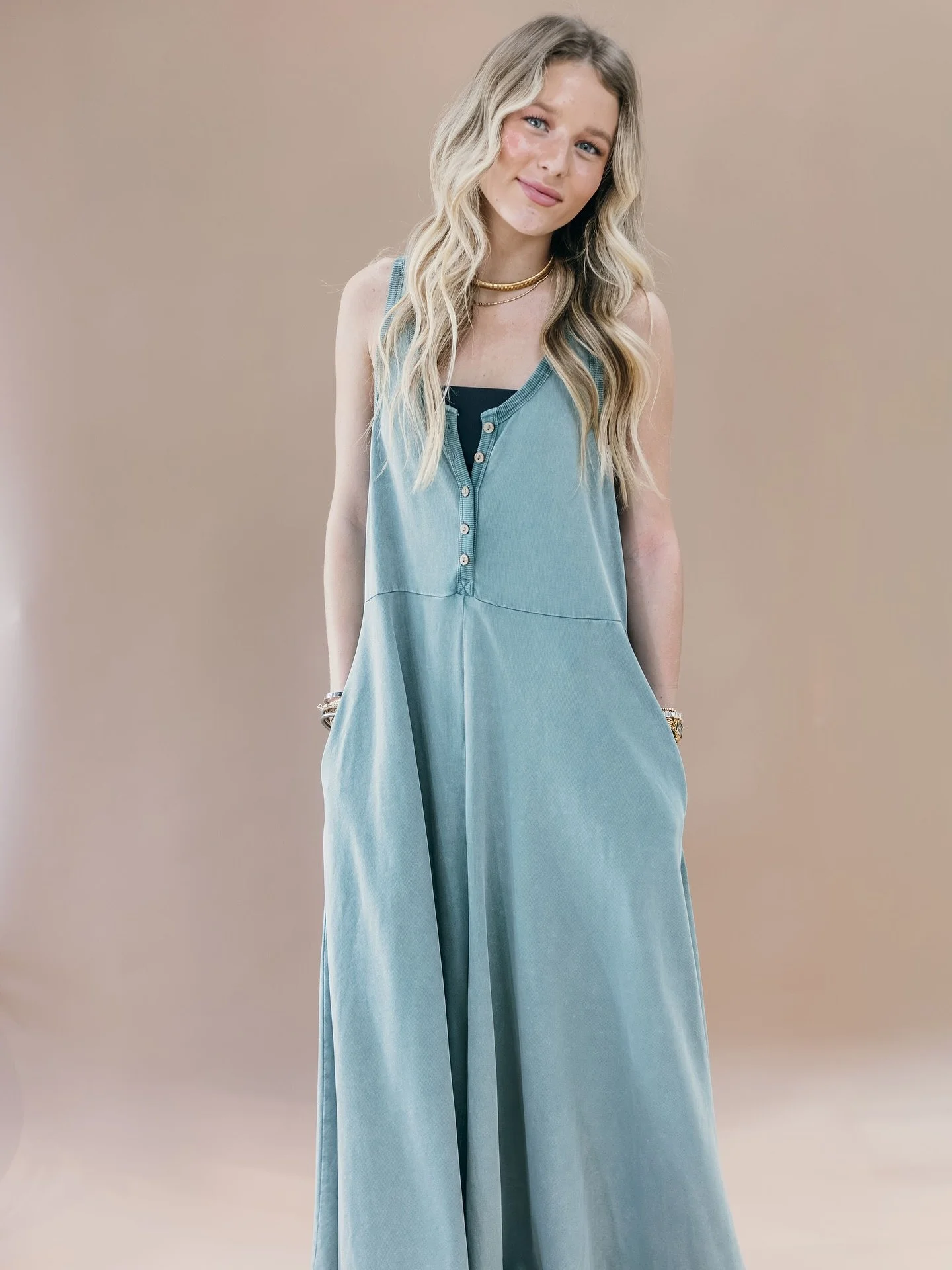 Our coastal breeze jumper is a perfect transitional piece from the day heat to cooler nights.. pop a cropped sweater over it or long sleeve under it 🩵

Shop in-store today 10am-4pm or online! 

#newarrivals #transitionbasics #summertofall