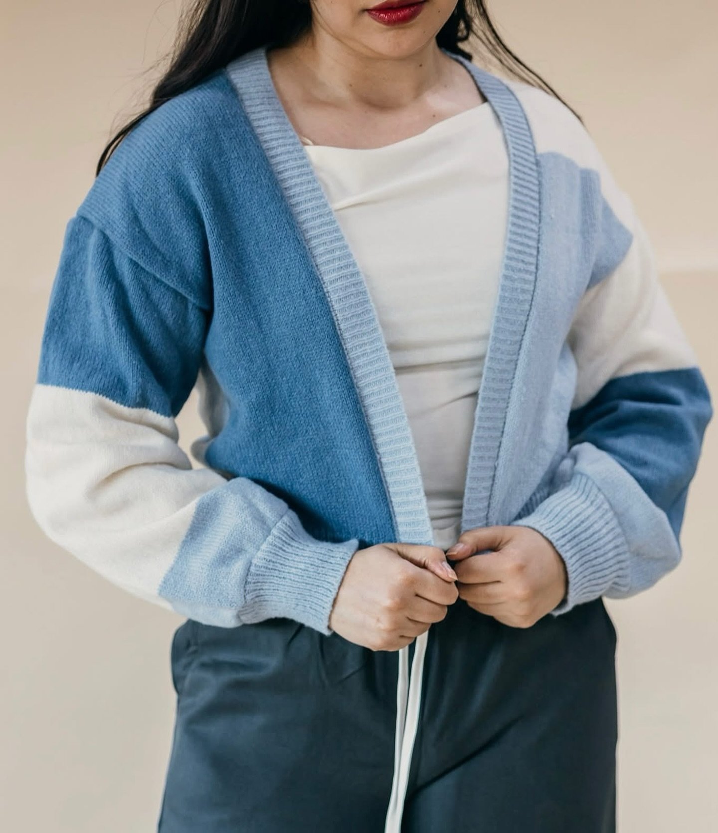 Colorblocked and cozy- your new &ldquo;throw it on over everything&rdquo; cardi of the season 💙🩵 

You can shop newest sweater online or in-store!