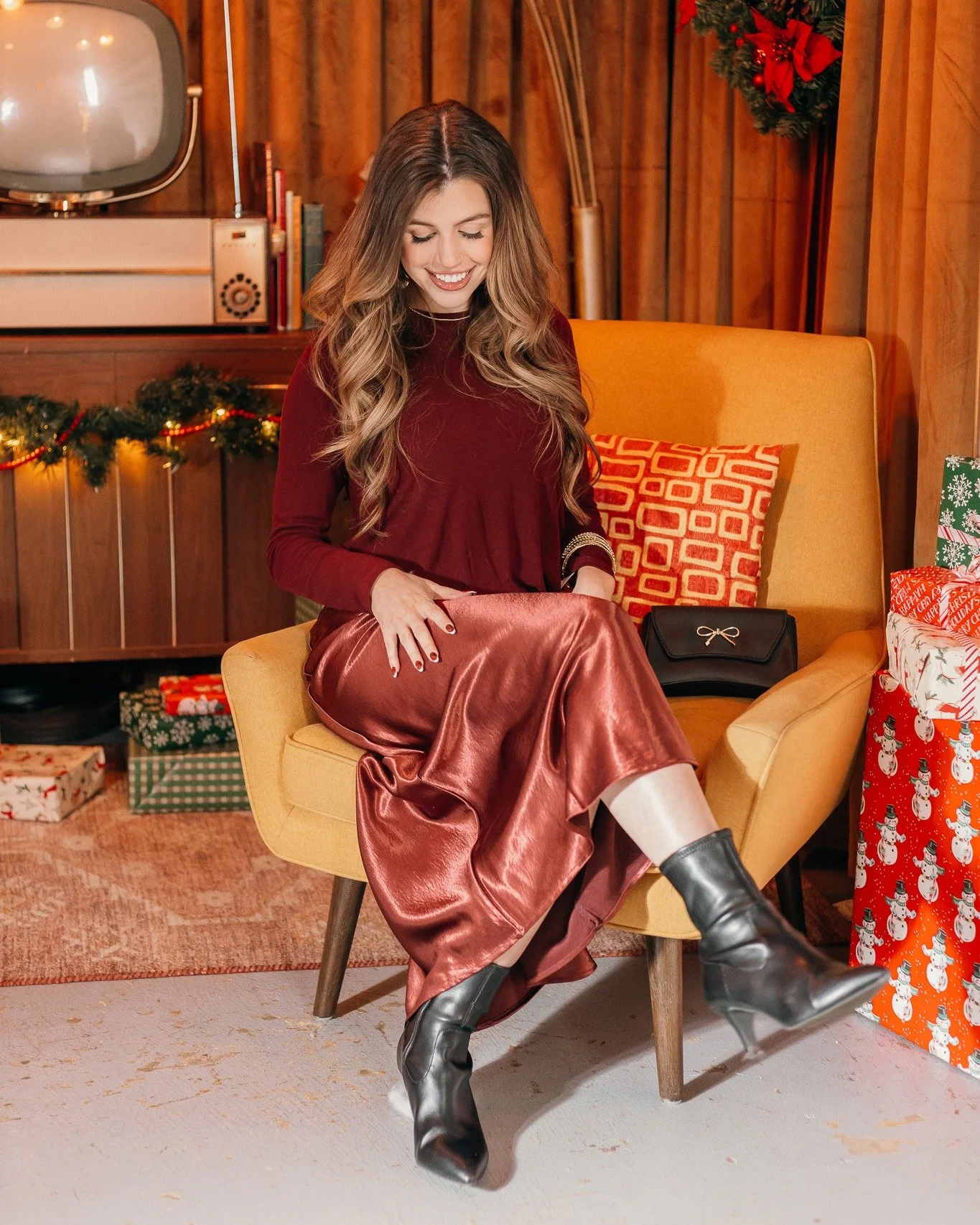 Swipe to meet your new favorite accessory ✨
Say hello to our chic &amp; charming Bow Purse, the perfect blend of elegance and everyday ease. 🎀

Now available in classic black for those sleek, polished looks, and soft beige for a neutral that goes wi