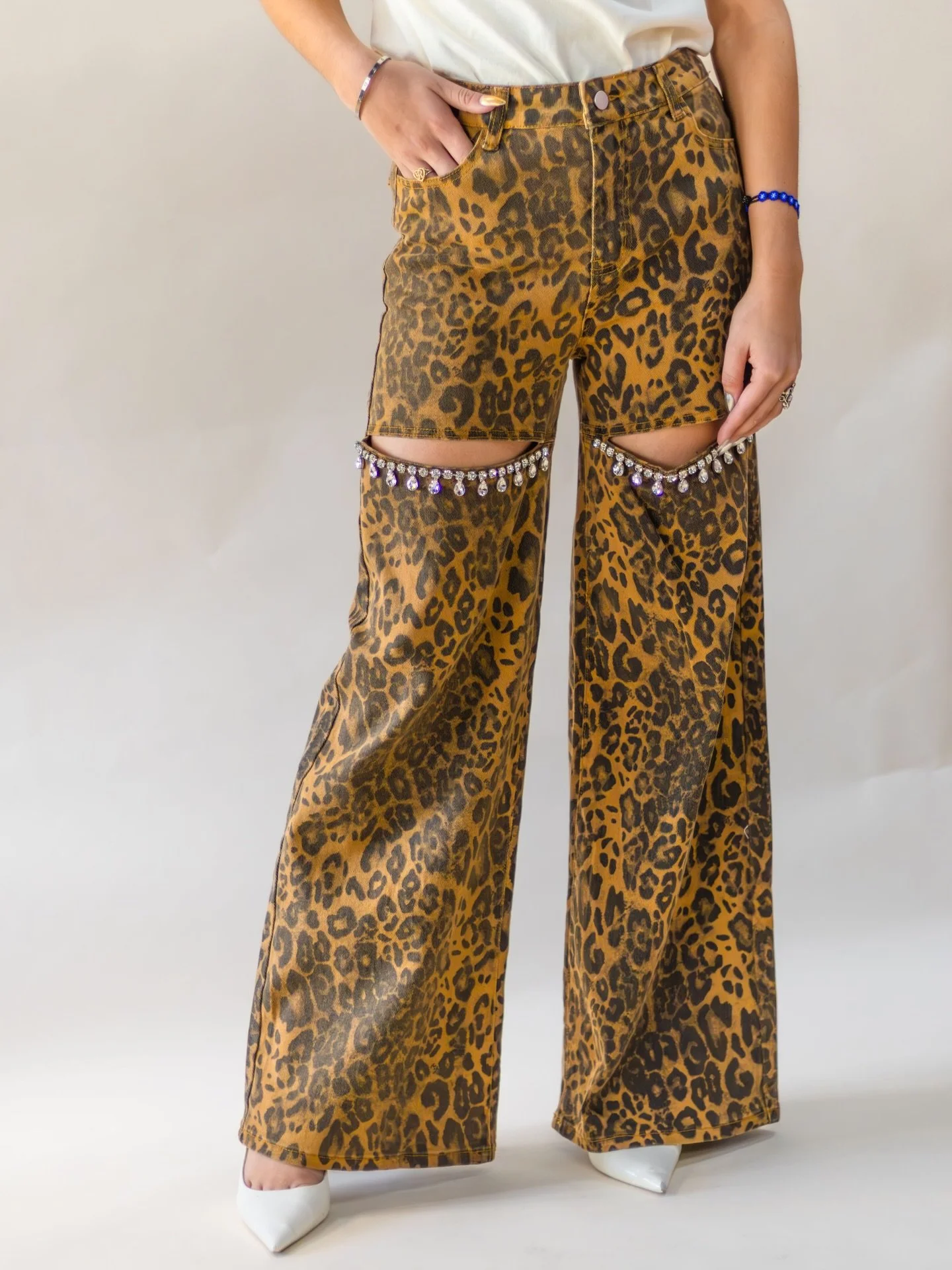 Date night or girls night? 👀✨

Either way&hellip; these pants are the moment.

Which are you choosing?
Comment below + shop now.