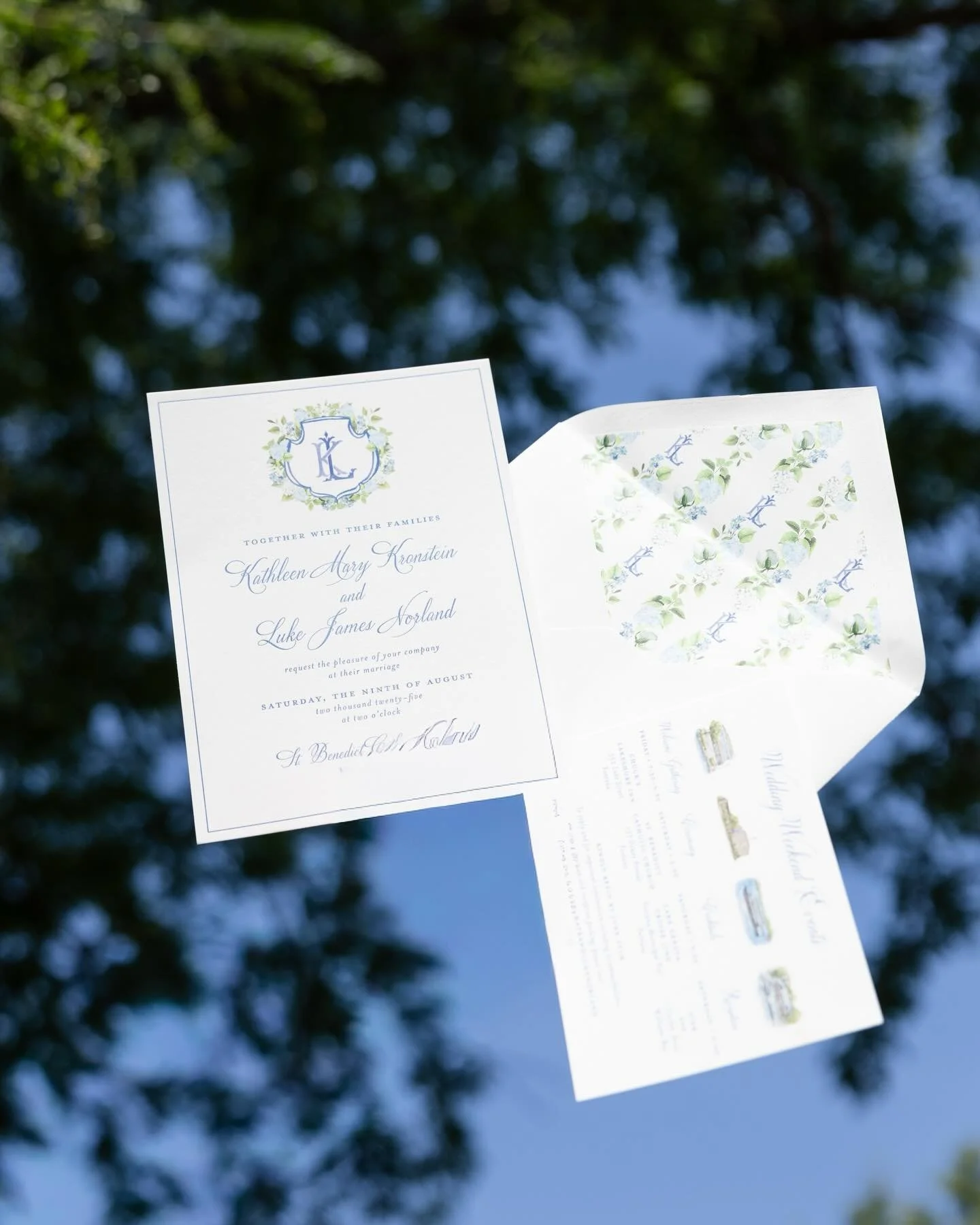 This wedding day and my brain have the same magnetic pull that a day like today has for Chicagoans and the lakefront 🐡⛵️🧡

 Shot with @rachaelkazmier 

Chicago Wedding Photographer 
Chicago Wedding Photography
Wedding Photography
Wedding Photograph