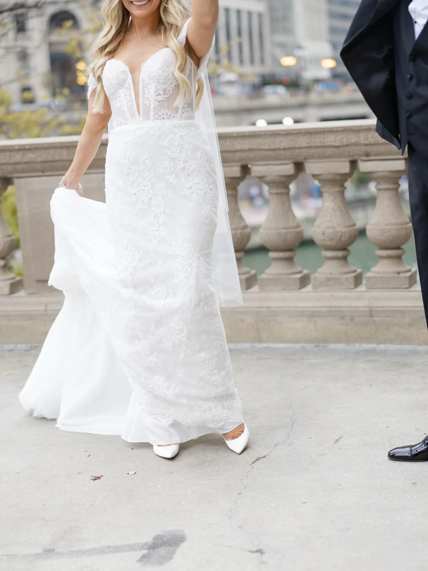 This dress from every single angle, thank you very much! 

Shot with @rachaelkazmier 

&bull;

#chicagoweddingphotographer #milwaukeephotography #chicagophotography #lifestylephotography #chicagocouples