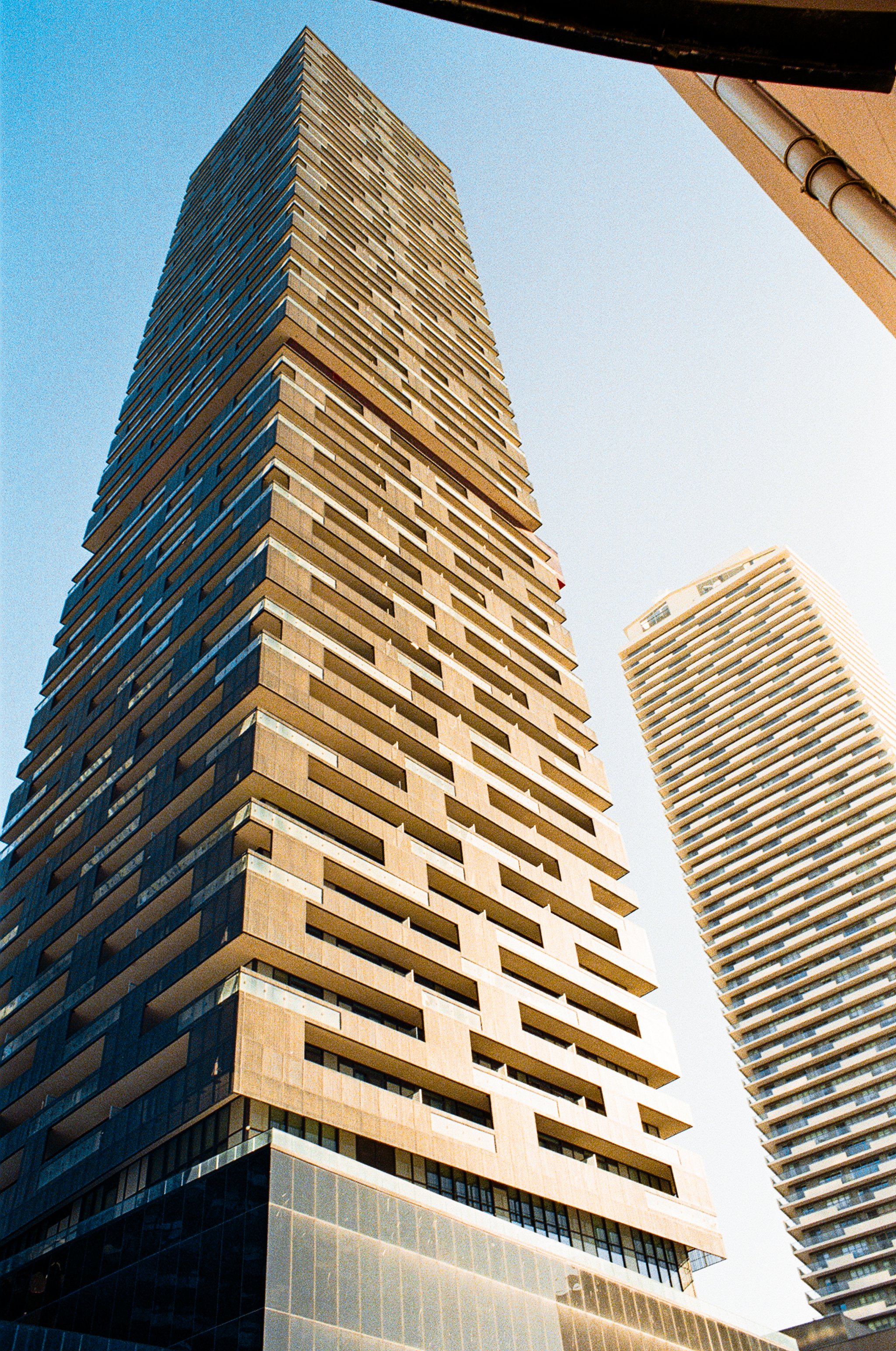 23610009-2.jpg