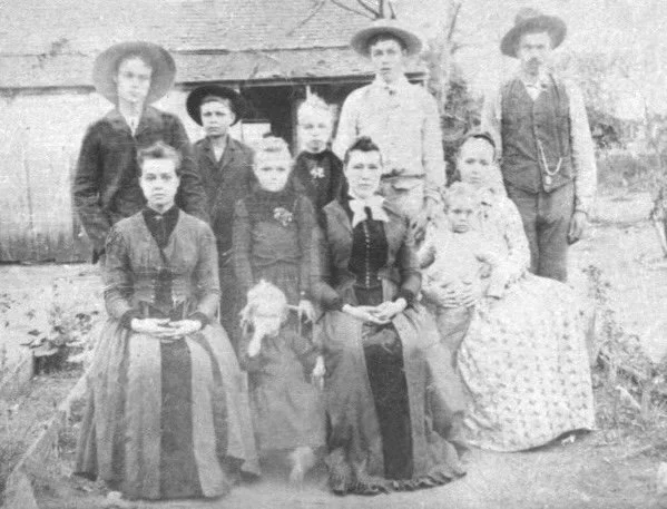 Lela Covington Cosper with children and sister Rosa.jpg