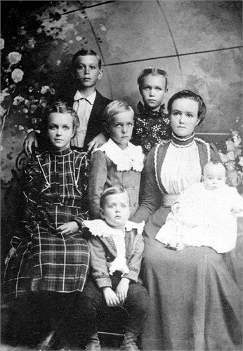Lela Covington Cosper and children.jpg