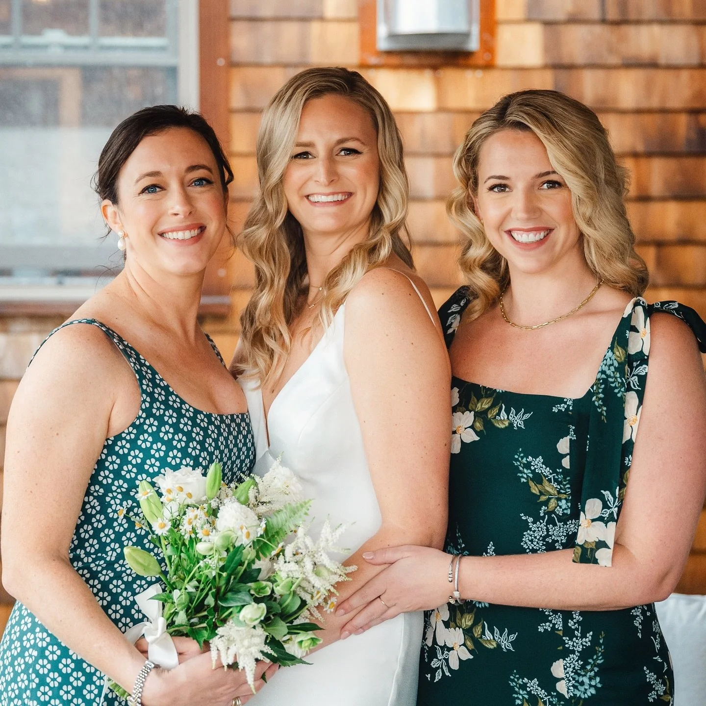 Having your girls by your side! 🤍
Photography | @zofiaphoto 
Beauty Team | @daniwagenerbeauty @makeupbymiajames @hairbymariana.m 
…
#nantucketmakeupartist #nantucketwedding #makeupbymiajames