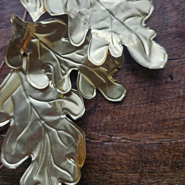 embossed-wreath.png