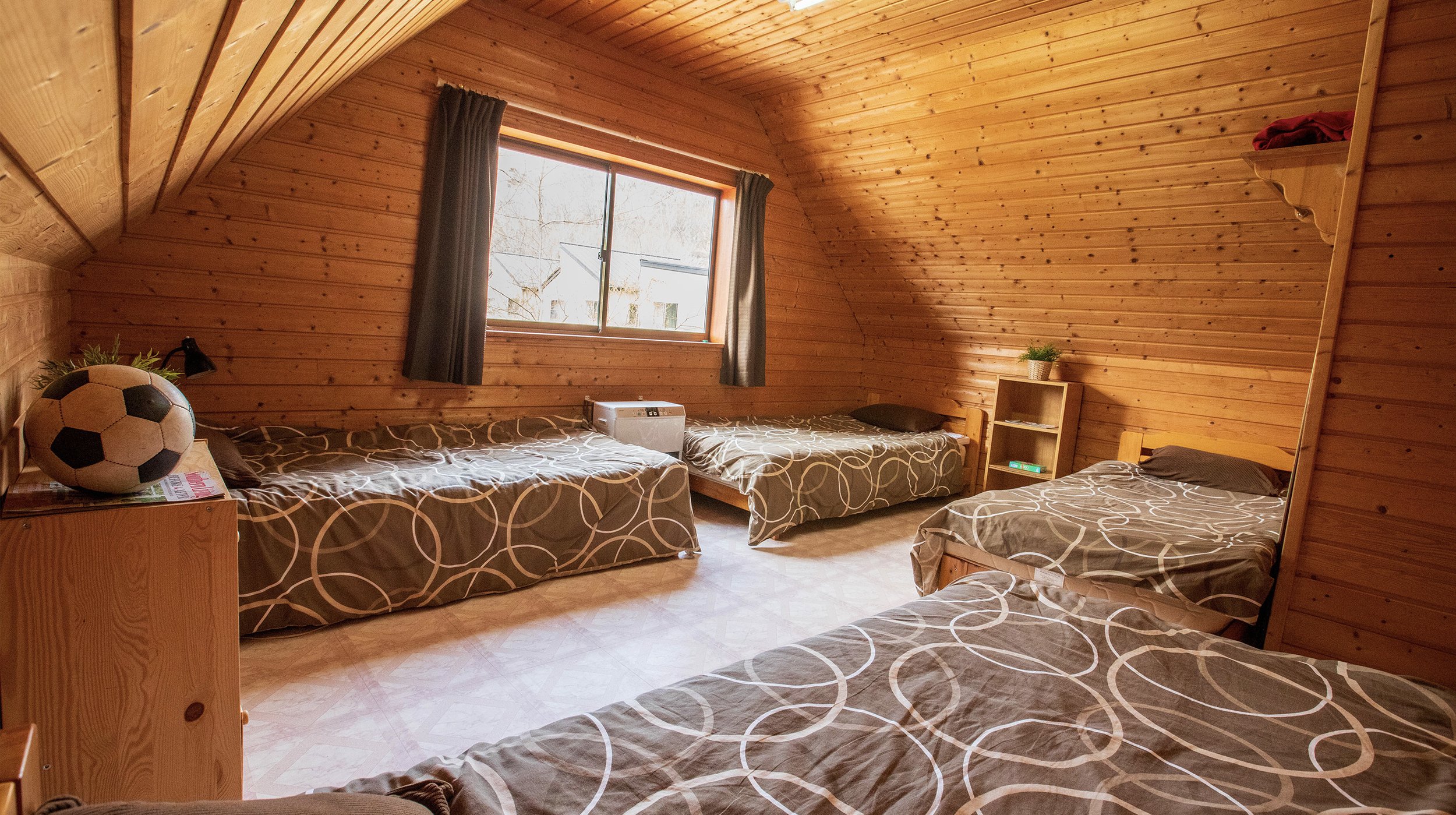 cabin 2 room 2 optimized 72p(same size).jpeg